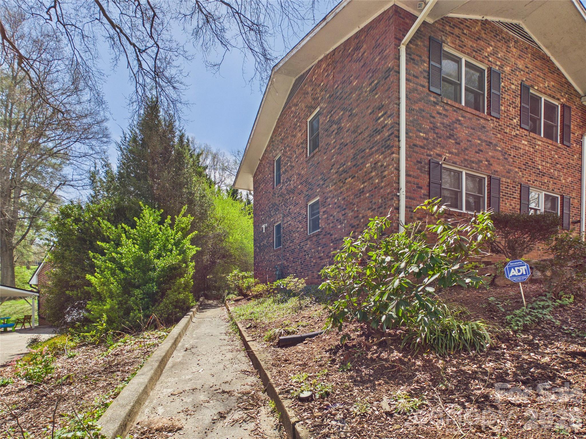 119 Creekside Drive — Morganton