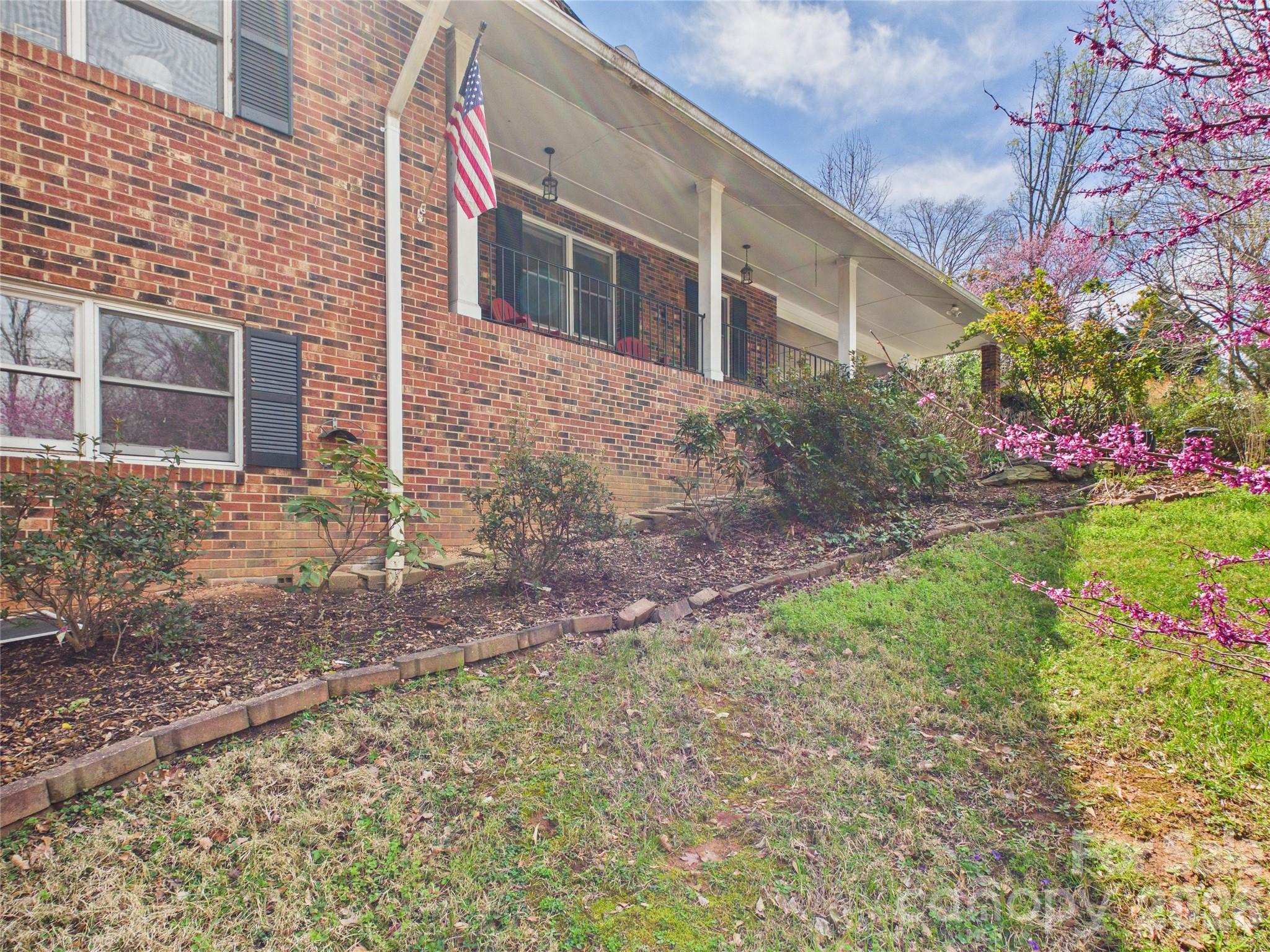 119 Creekside Drive — Morganton