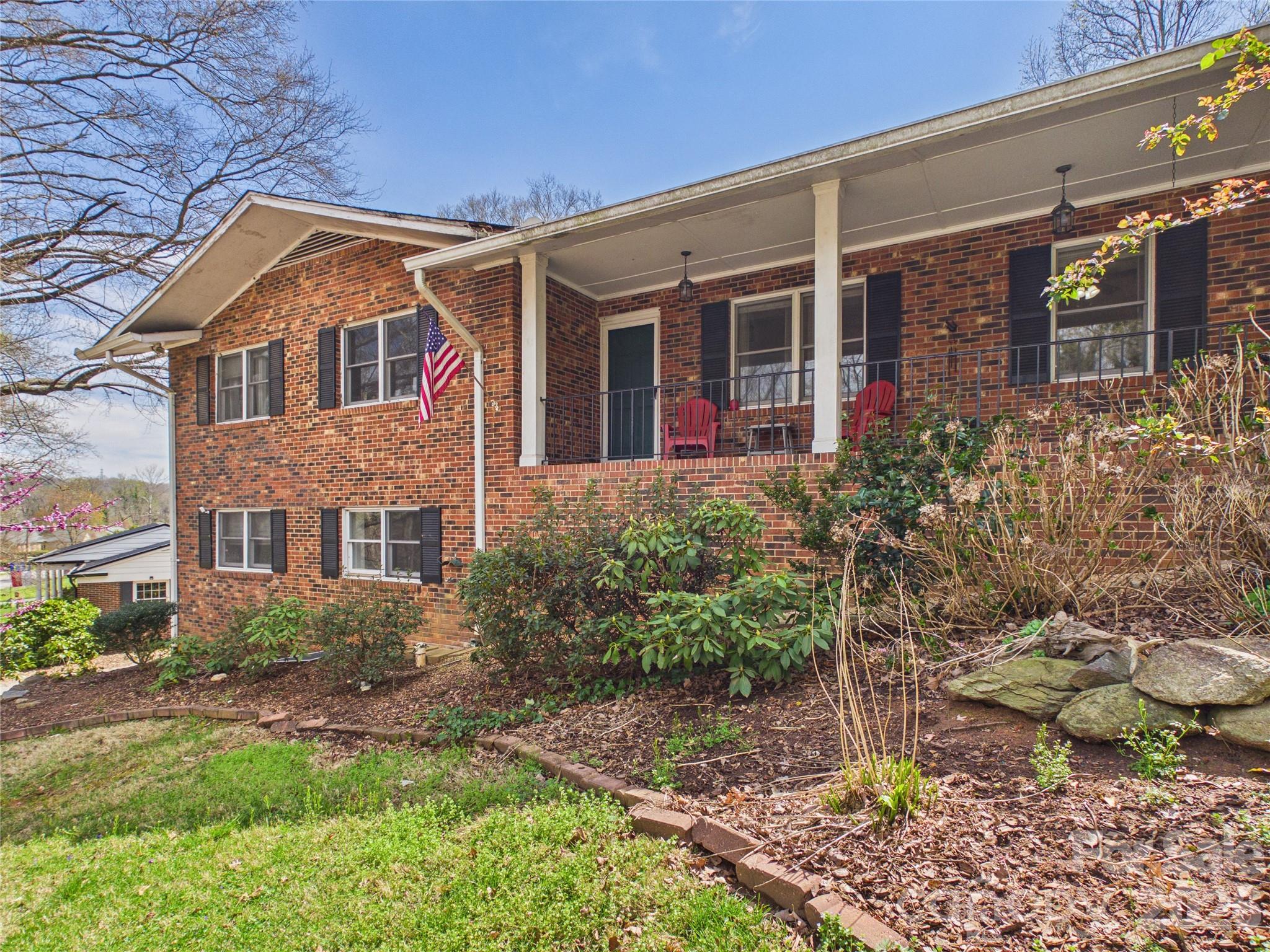 119 Creekside Drive — Morganton