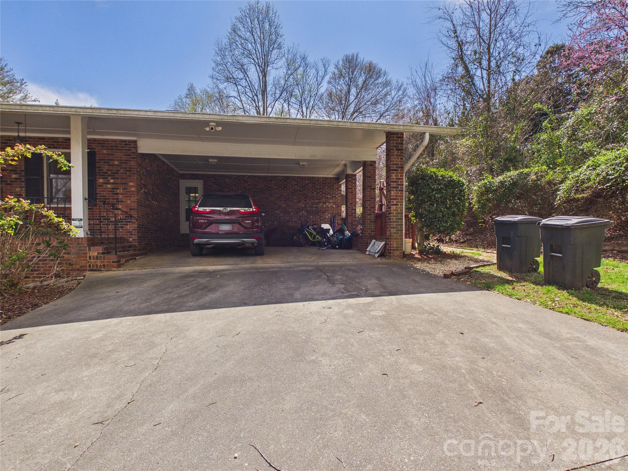 119 Creekside Drive — Morganton