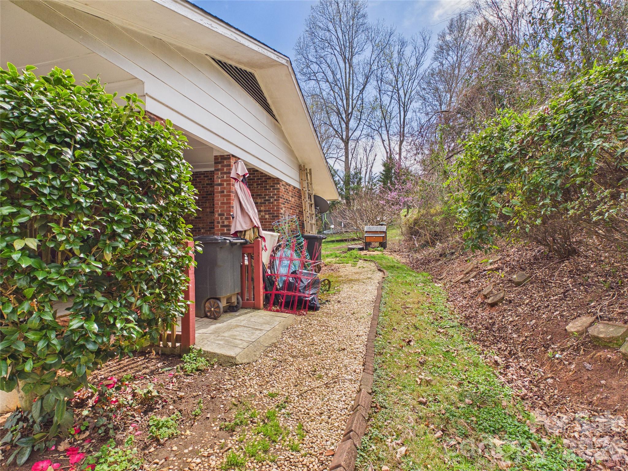 119 Creekside Drive — Morganton