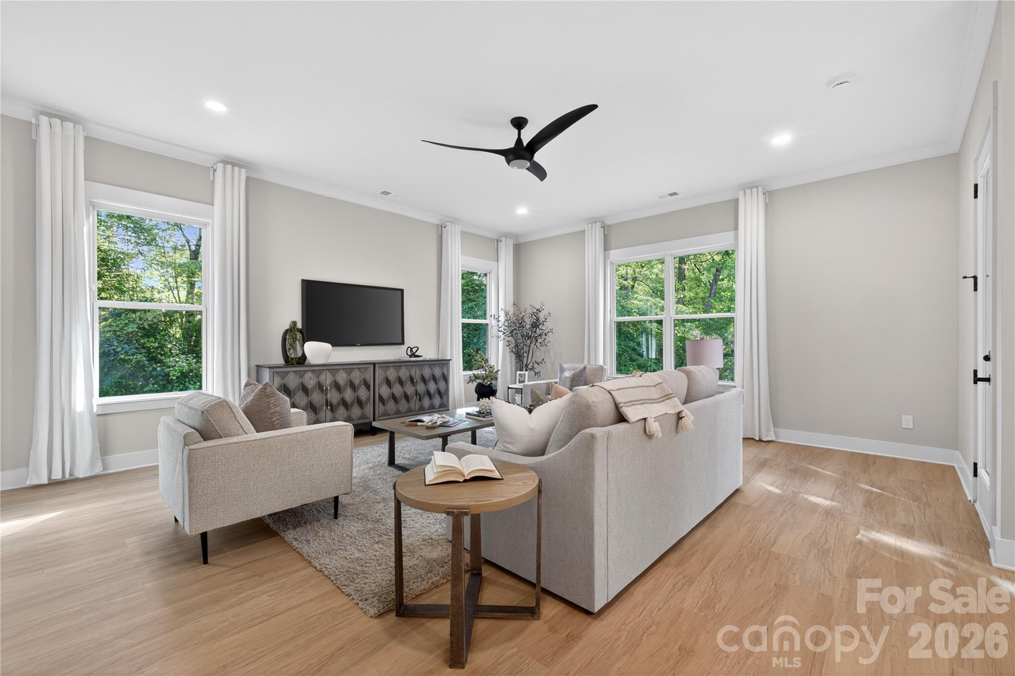 3883 12th Street NE — Hickory