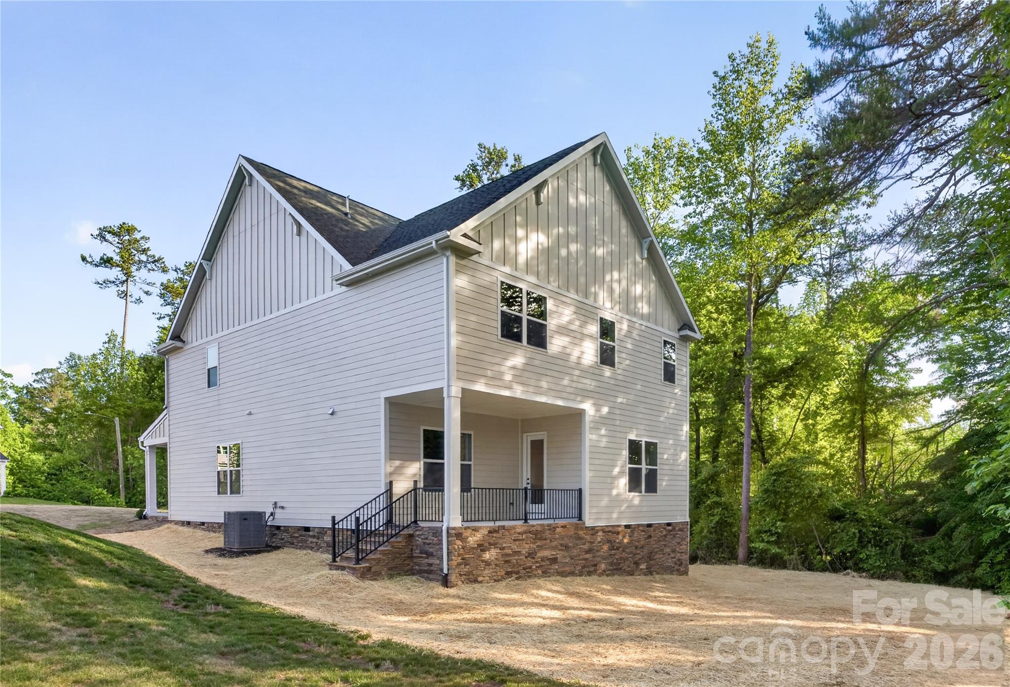 3883 12th Street NE — Hickory