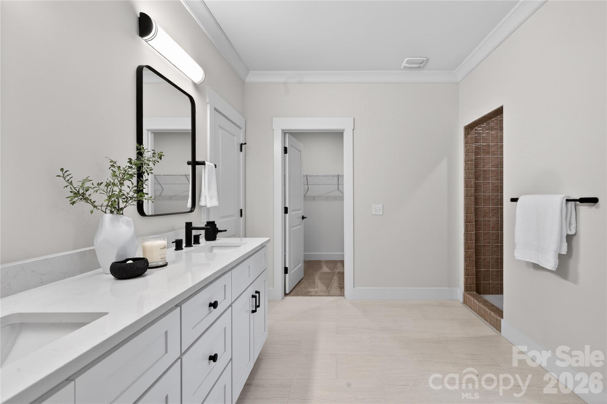 3883 12th Street NE — Hickory