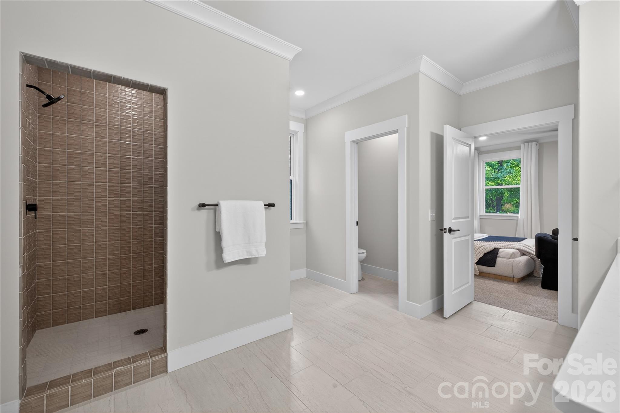 3883 12th Street NE — Hickory