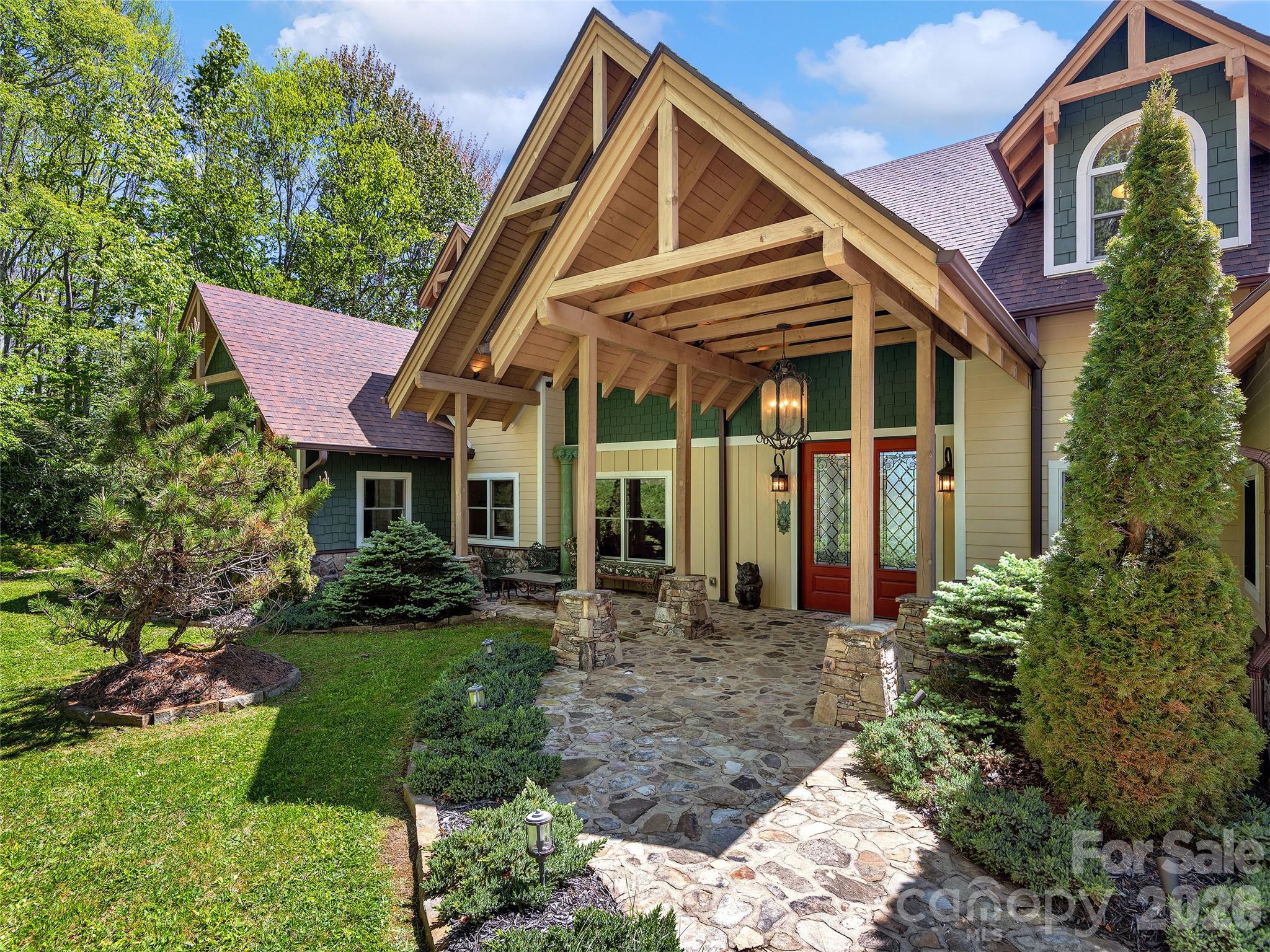 350 Snow Flake Lane — Maggie Valley