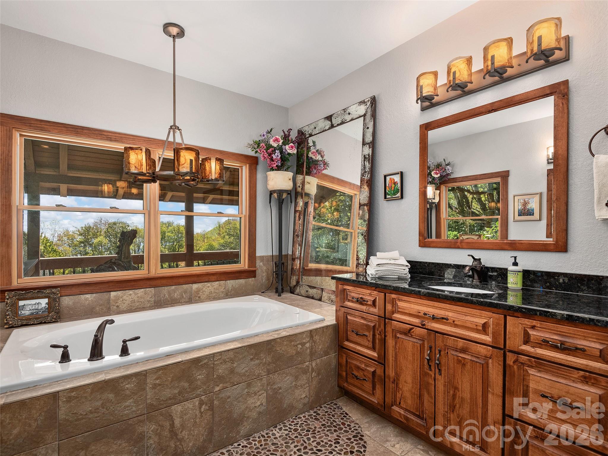 350 Snow Flake Lane — Maggie Valley