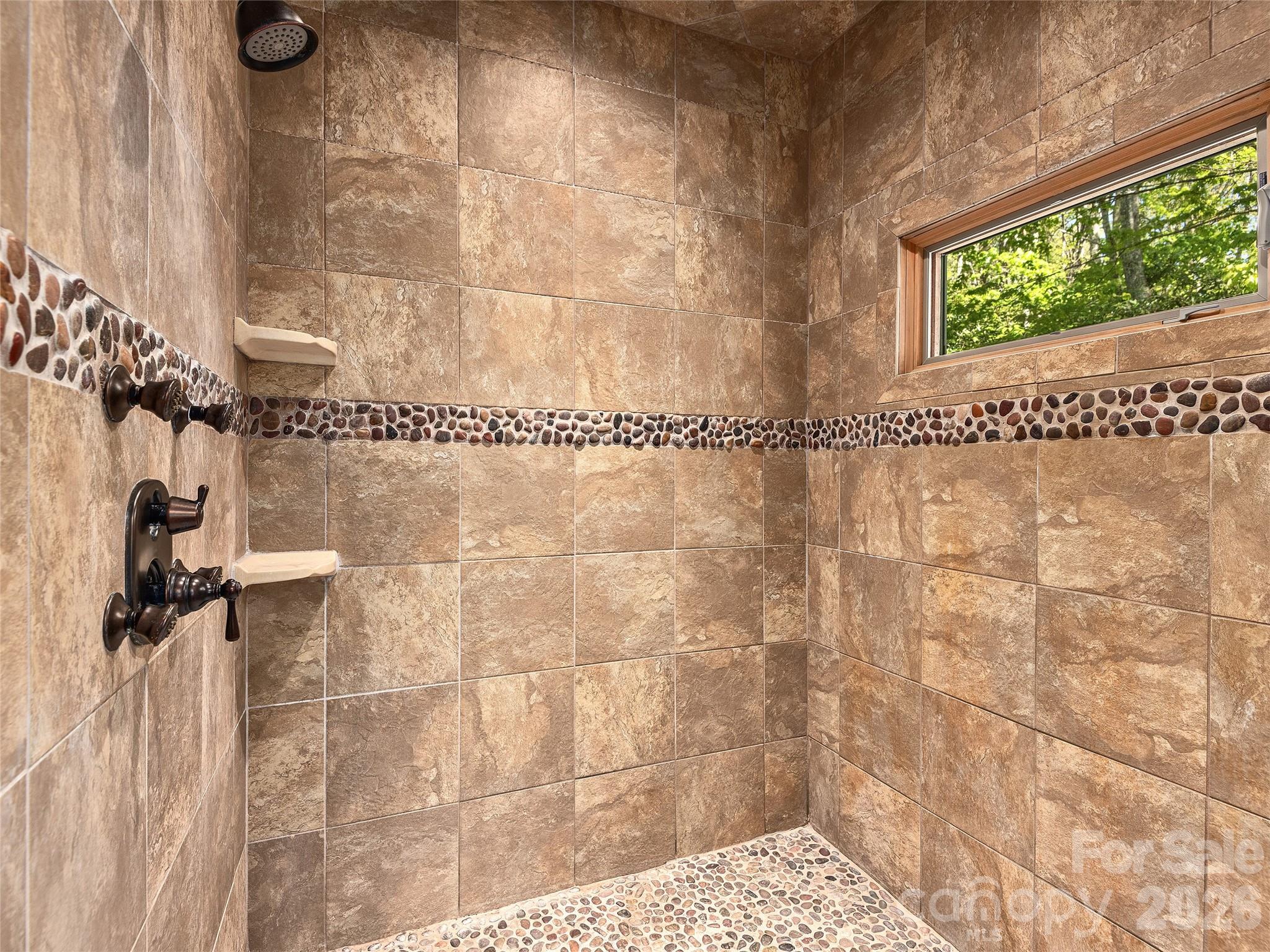 350 Snow Flake Lane — Maggie Valley