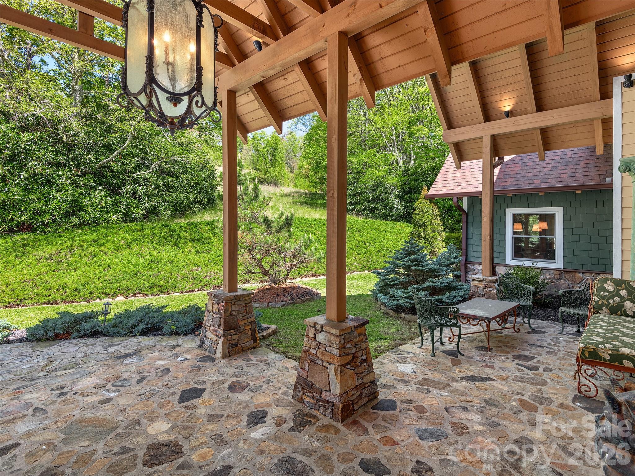 350 Snow Flake Lane — Maggie Valley