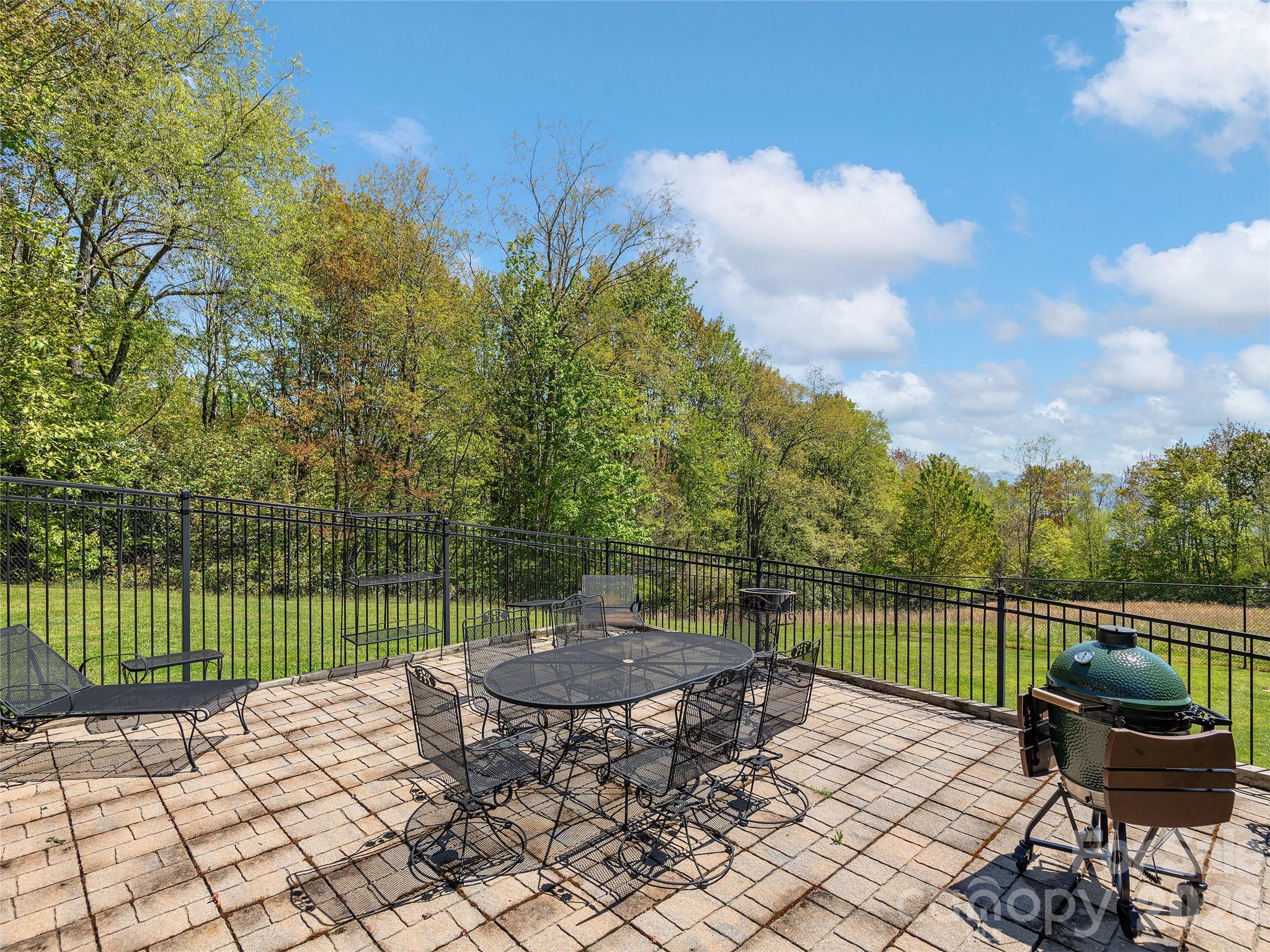 350 Snow Flake Lane — Maggie Valley