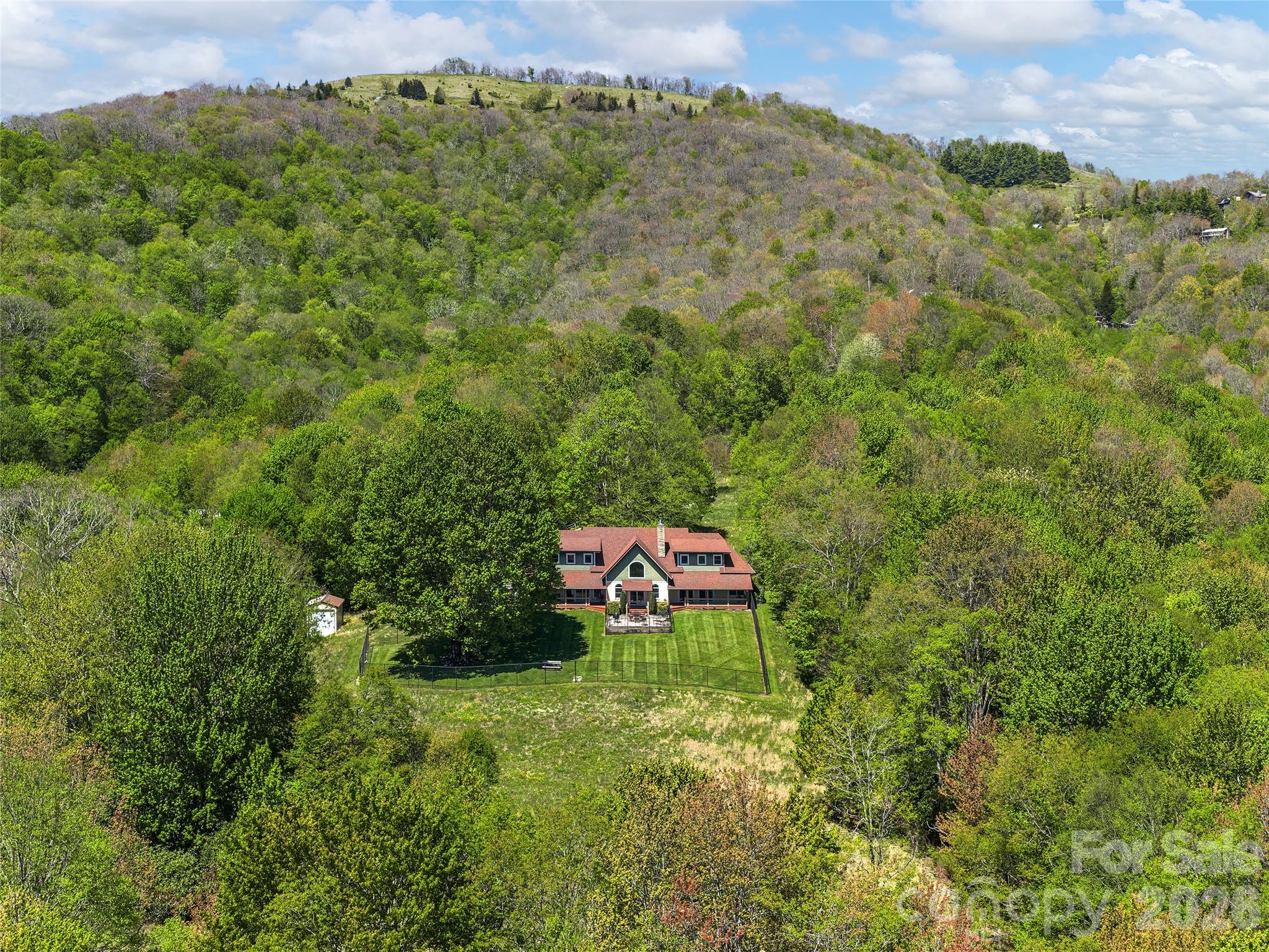350 Snow Flake Lane — Maggie Valley