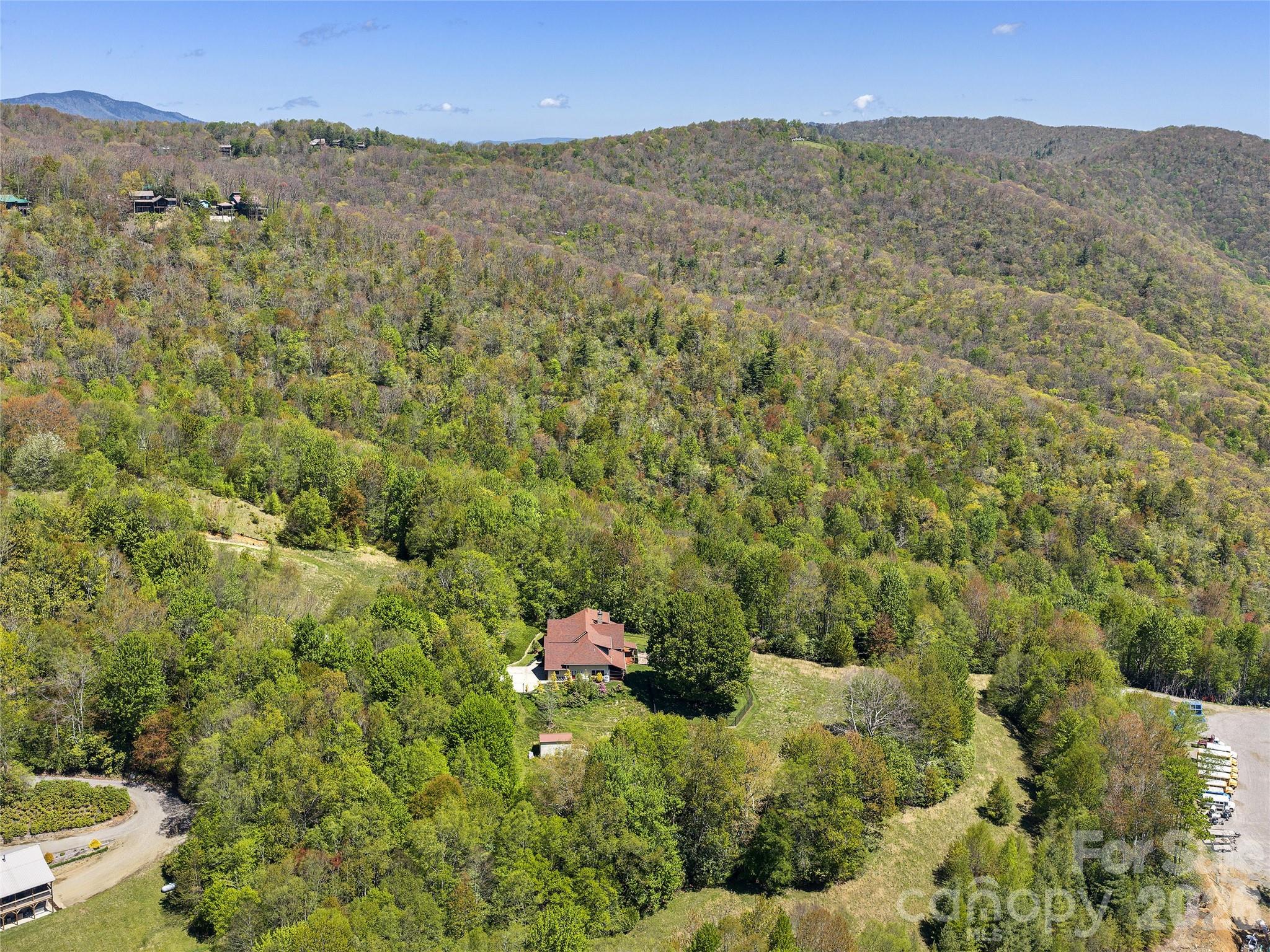 350 Snow Flake Lane — Maggie Valley