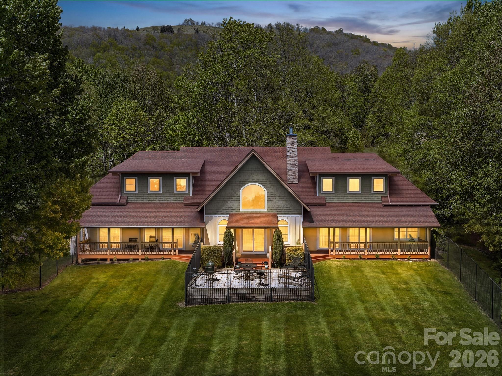 350 Snow Flake Lane — Maggie Valley