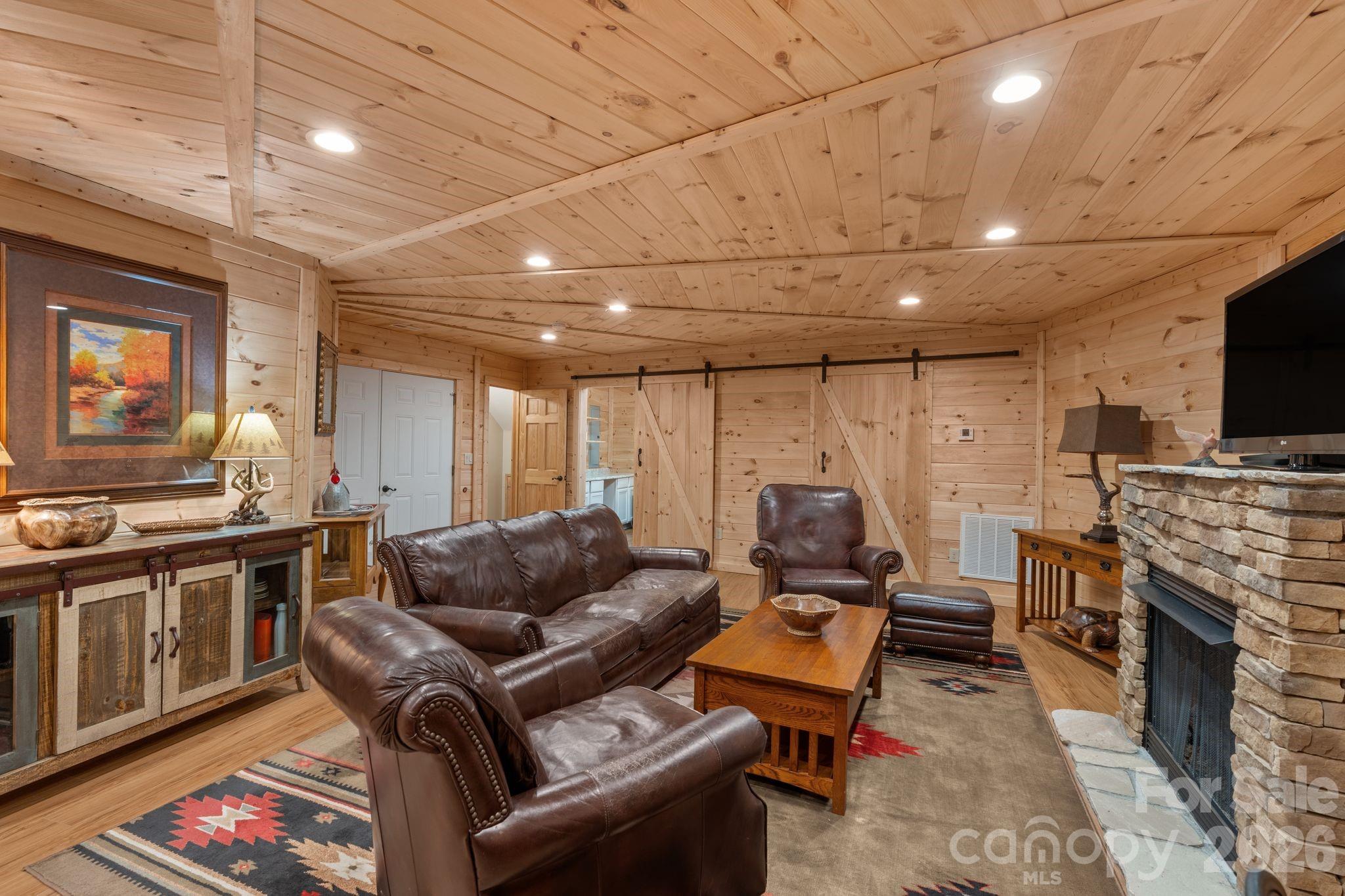 140 Slim Ridge — Maggie Valley