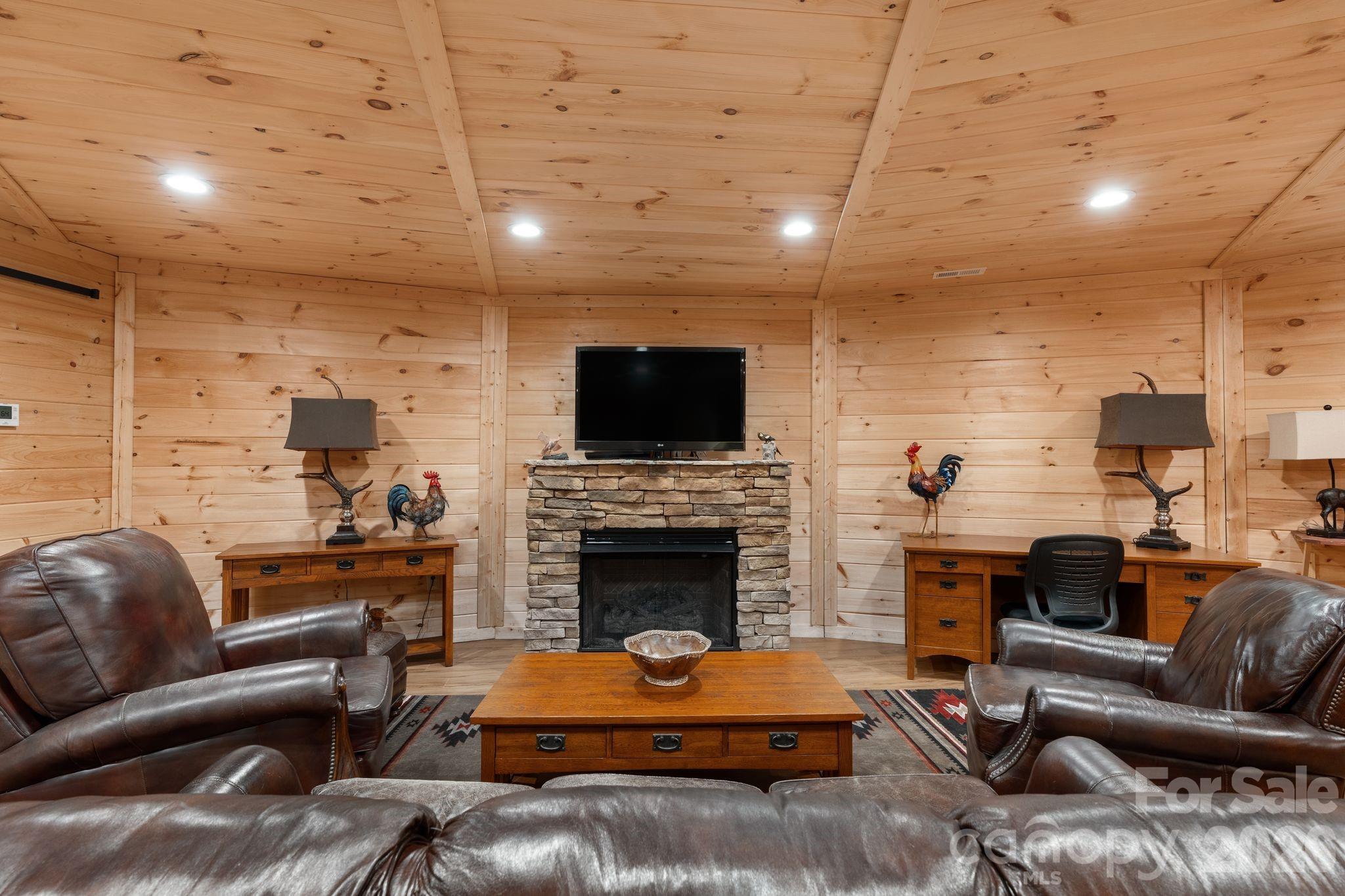 140 Slim Ridge — Maggie Valley