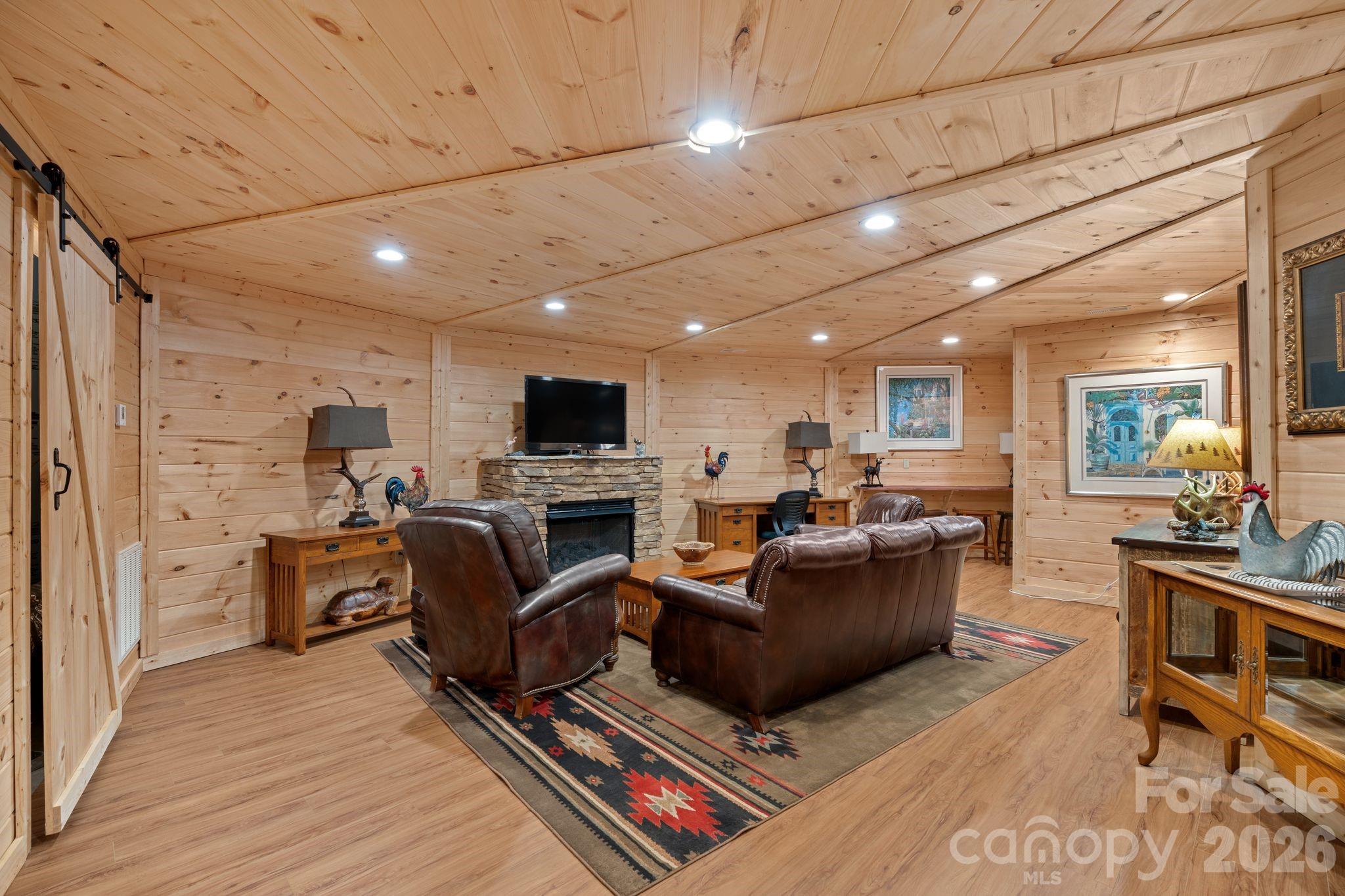 140 Slim Ridge — Maggie Valley