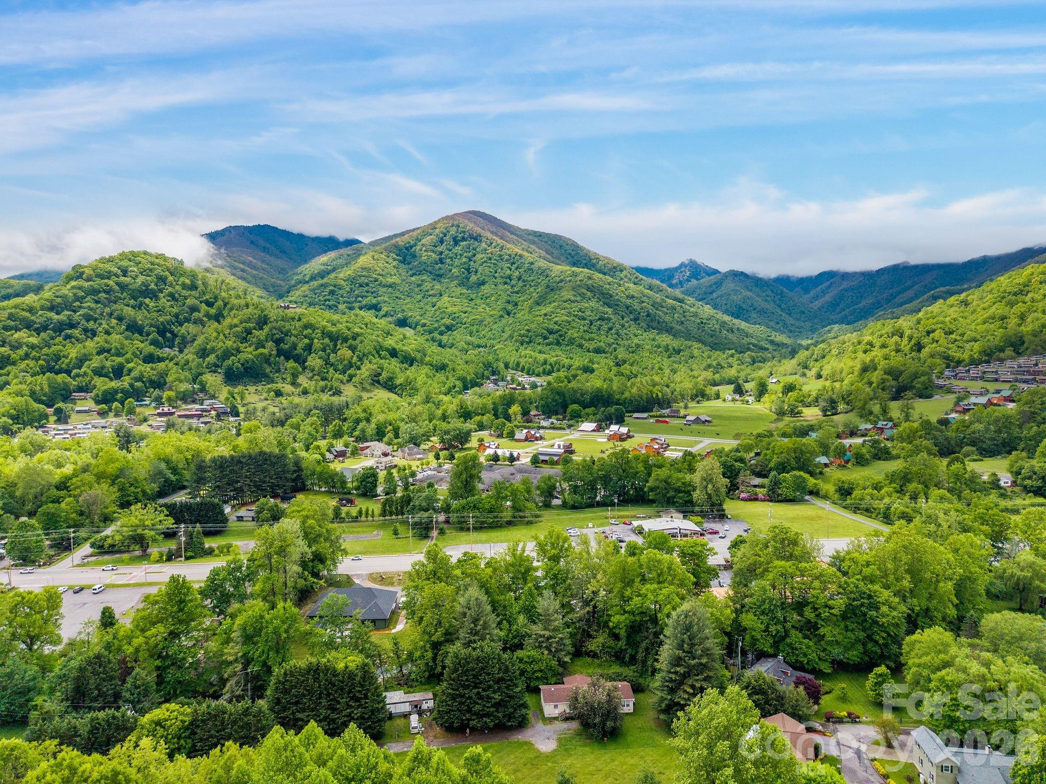 140 Slim Ridge — Maggie Valley