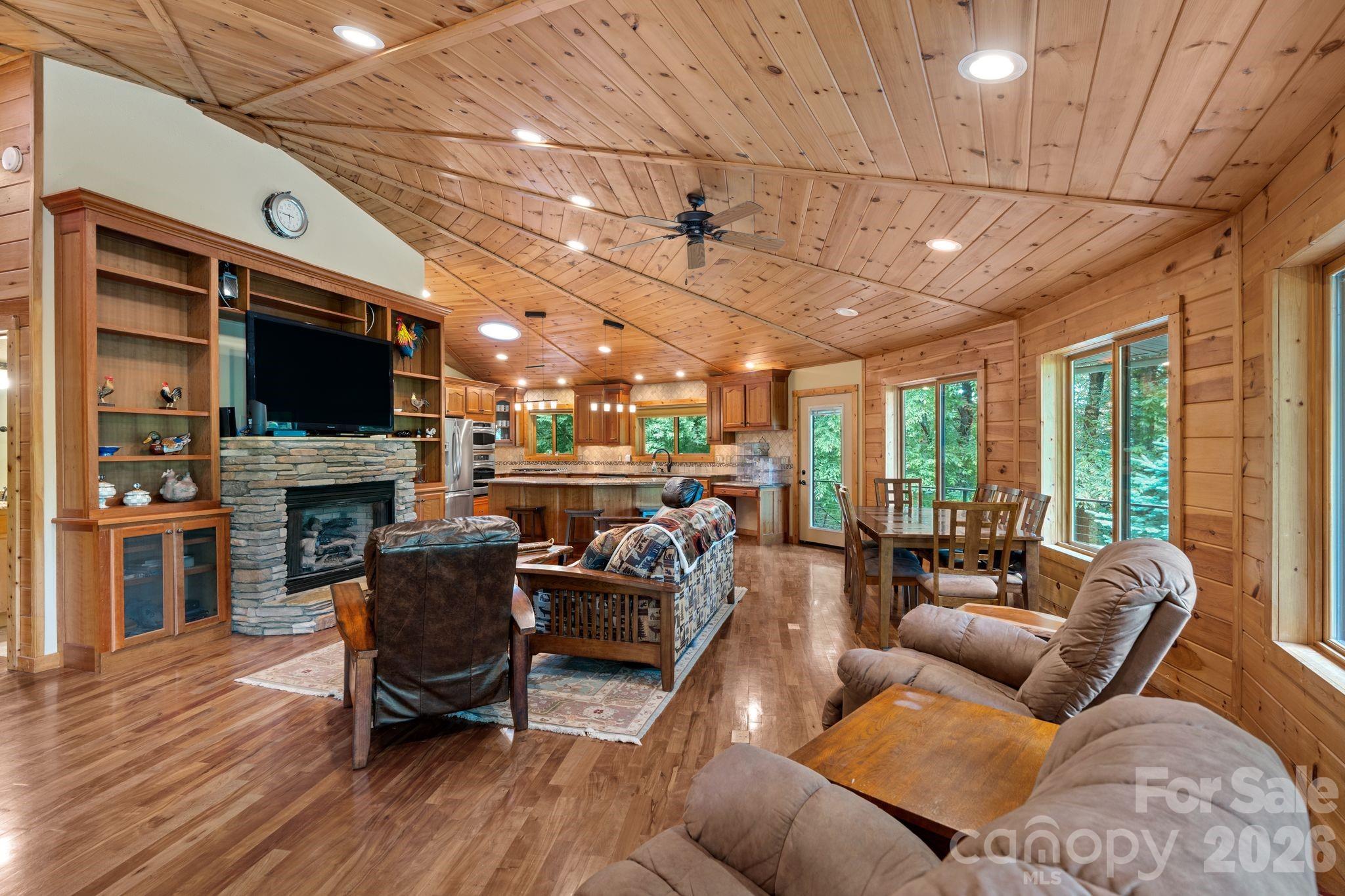 140 Slim Ridge — Maggie Valley