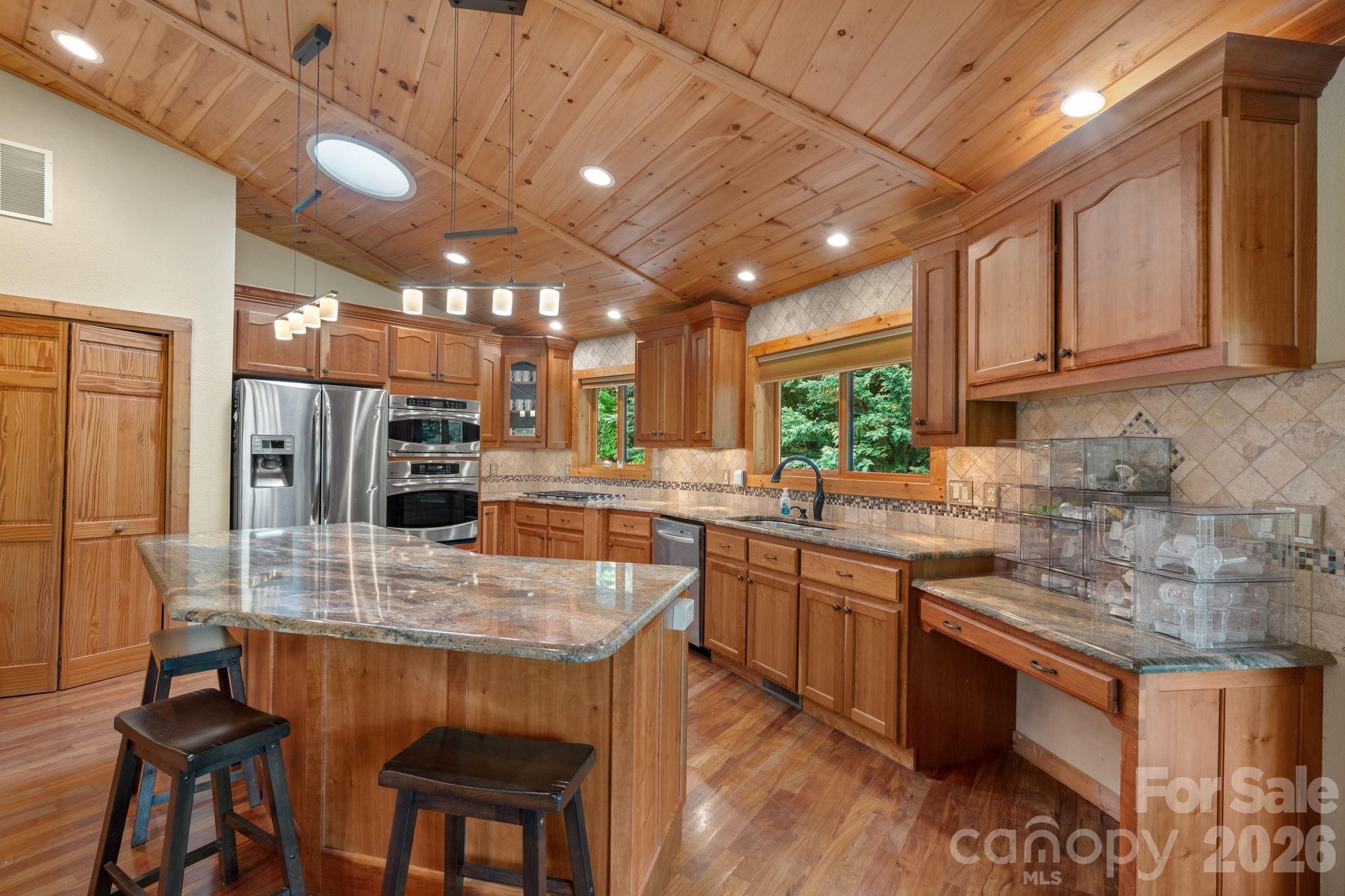 140 Slim Ridge — Maggie Valley