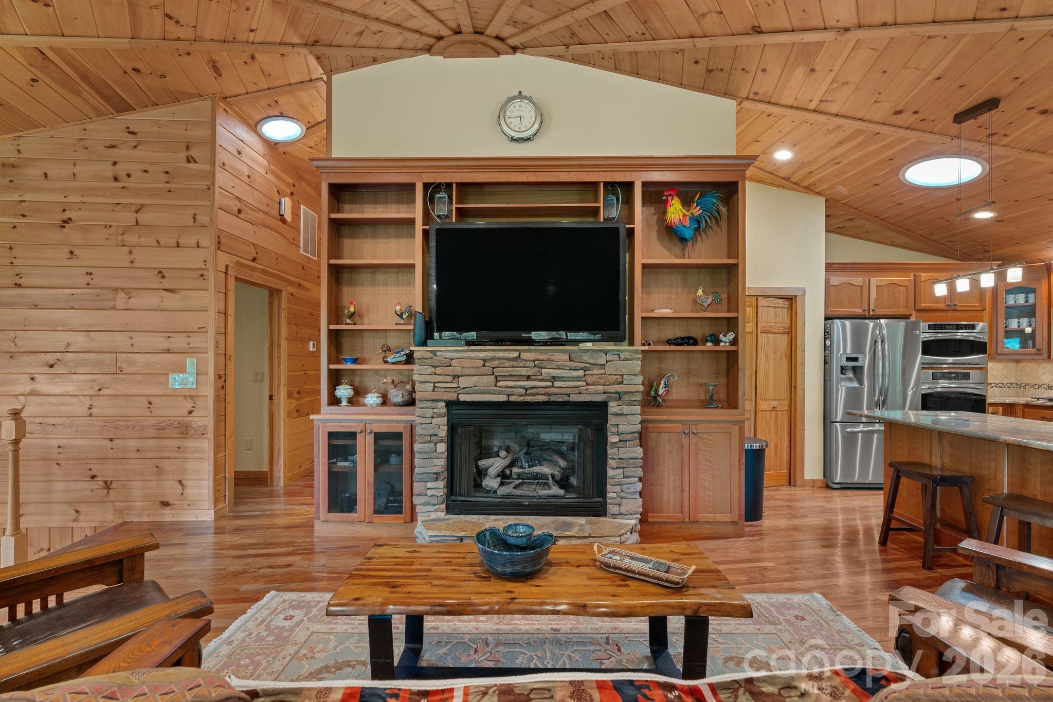 140 Slim Ridge — Maggie Valley