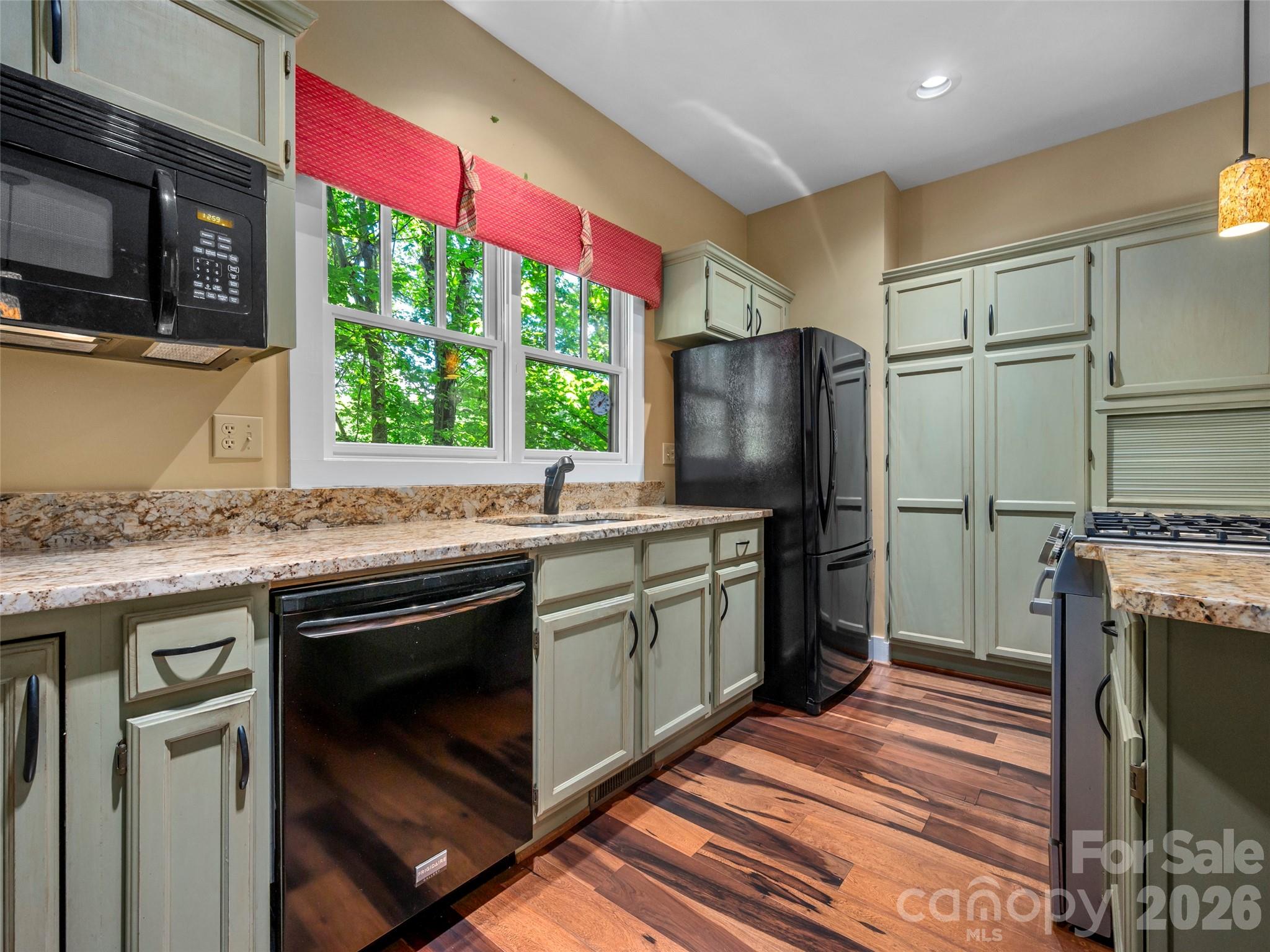 4 Lacoste Drive — Hendersonville