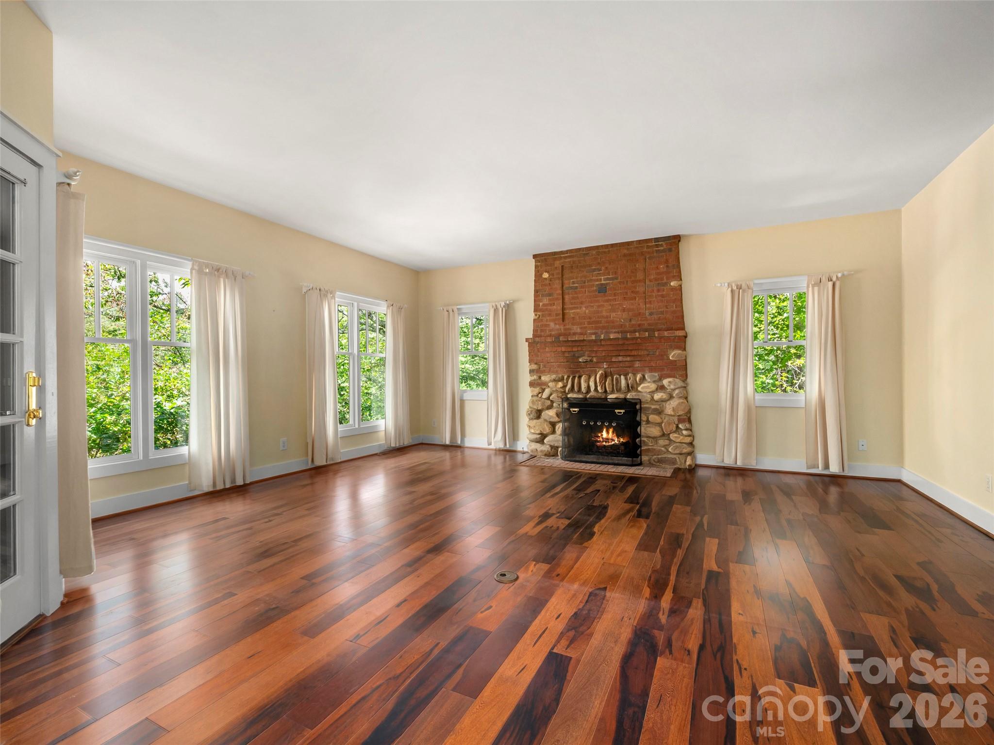 4 Lacoste Drive — Hendersonville
