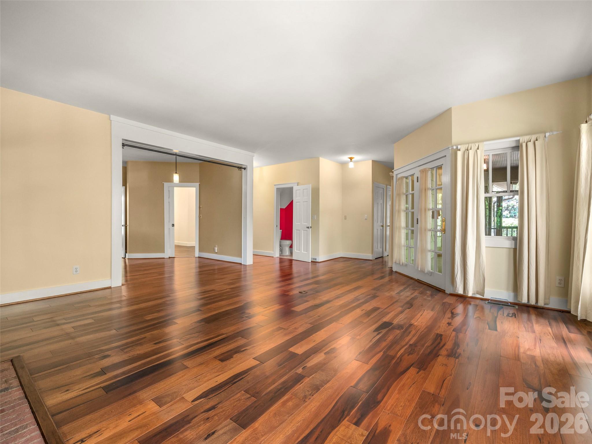 4 Lacoste Drive — Hendersonville