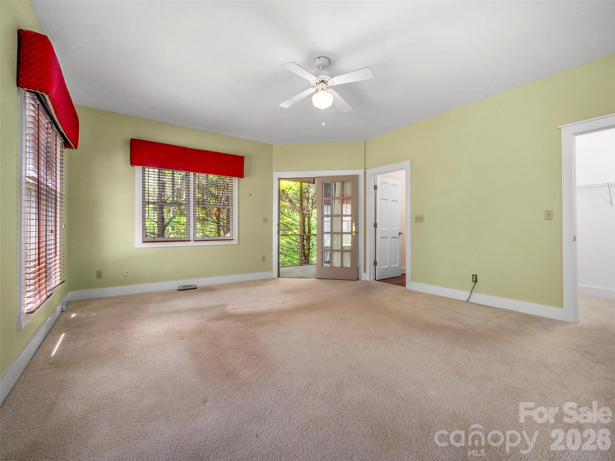 4 Lacoste Drive — Hendersonville