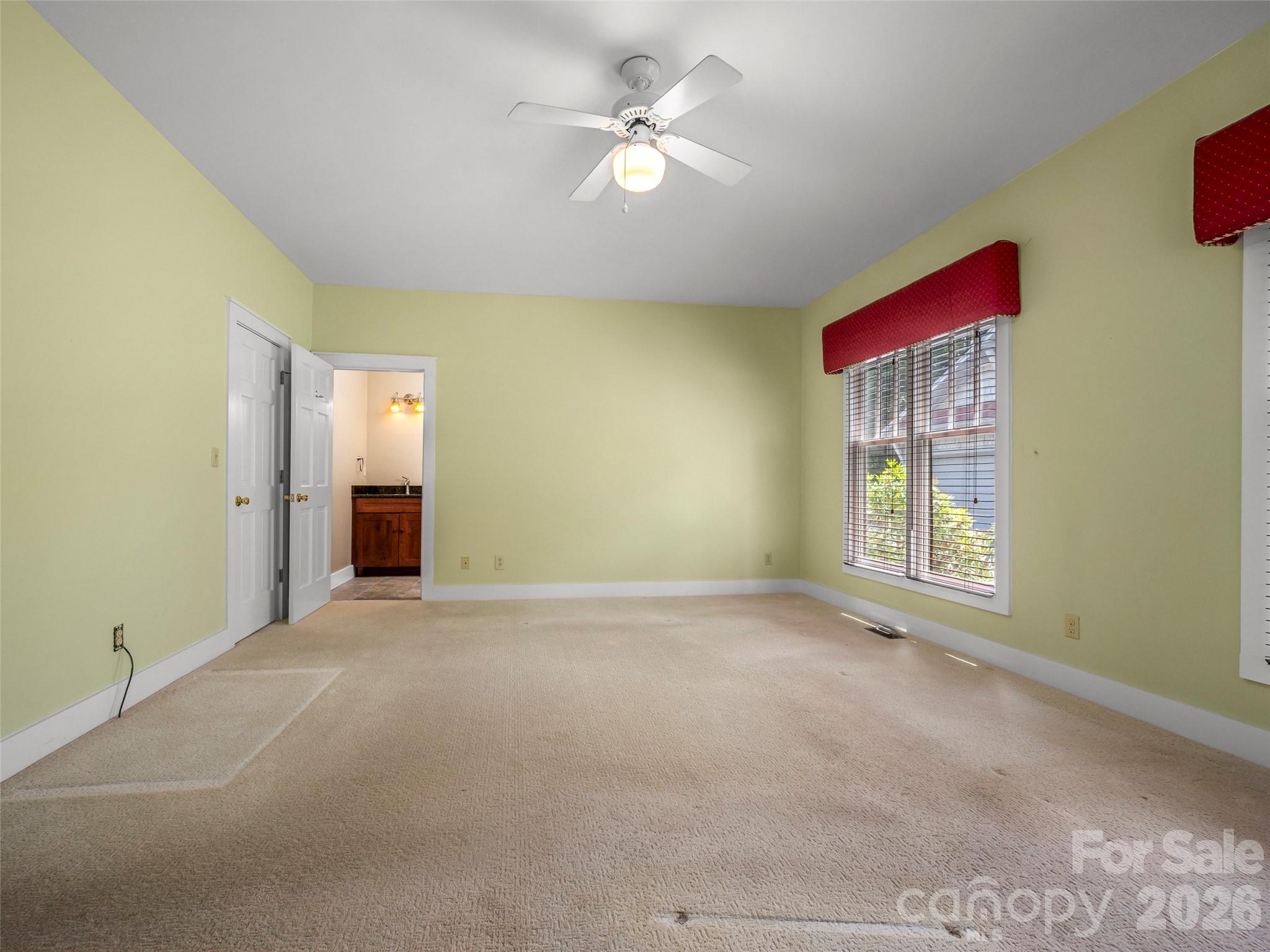 4 Lacoste Drive — Hendersonville