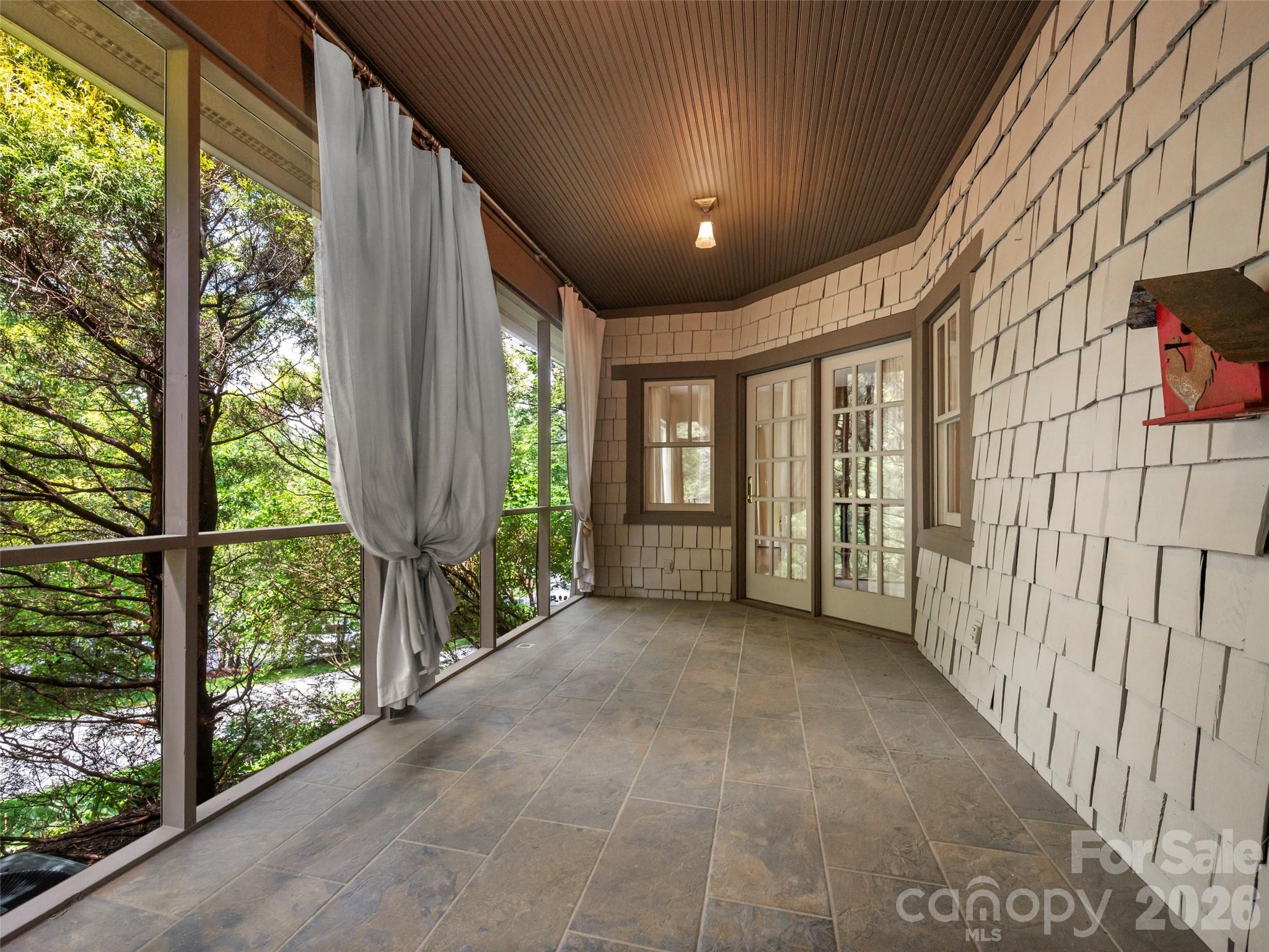 4 Lacoste Drive — Hendersonville