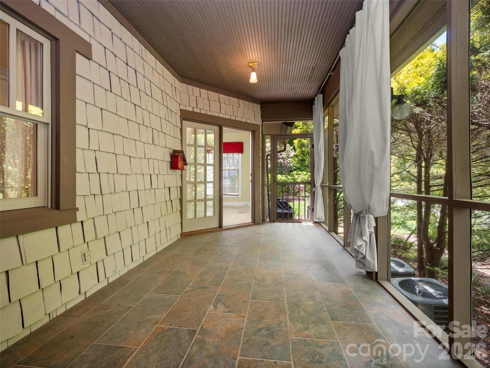 4 Lacoste Drive — Hendersonville