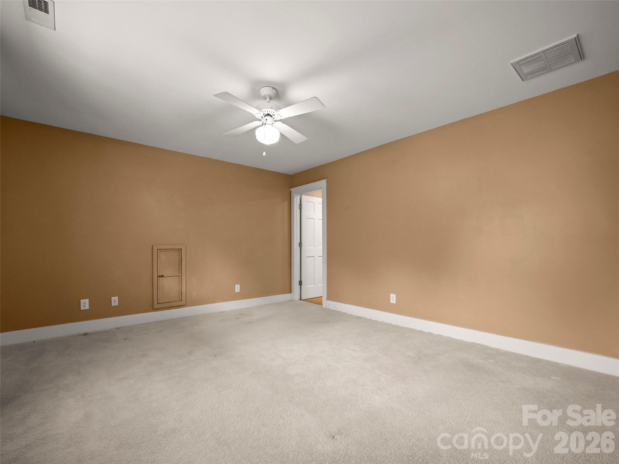 4 Lacoste Drive — Hendersonville