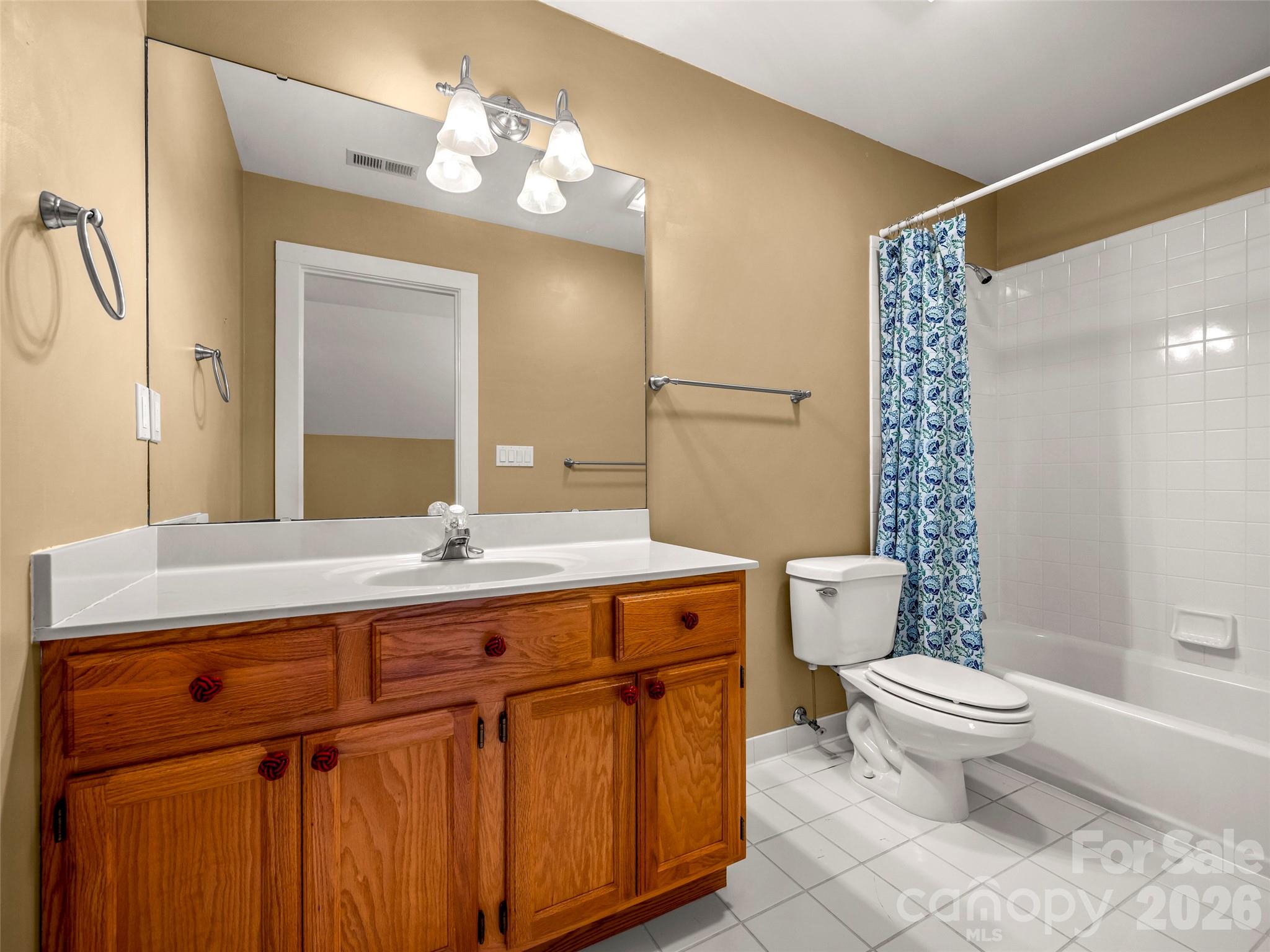 4 Lacoste Drive — Hendersonville