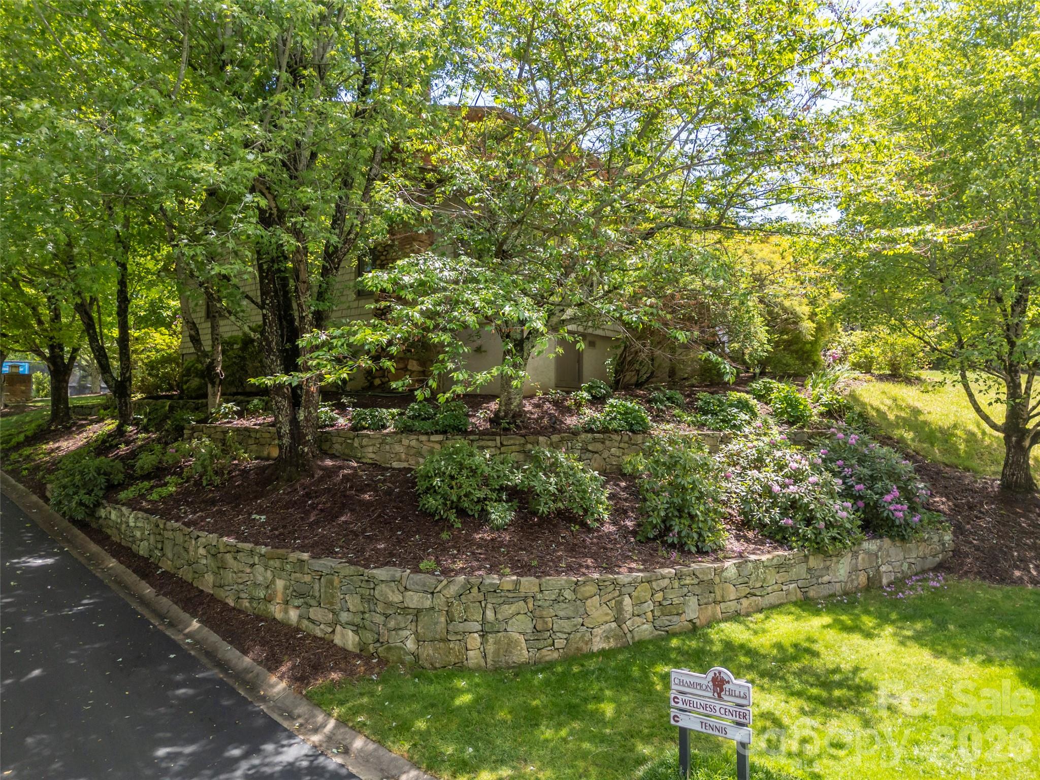 4 Lacoste Drive — Hendersonville