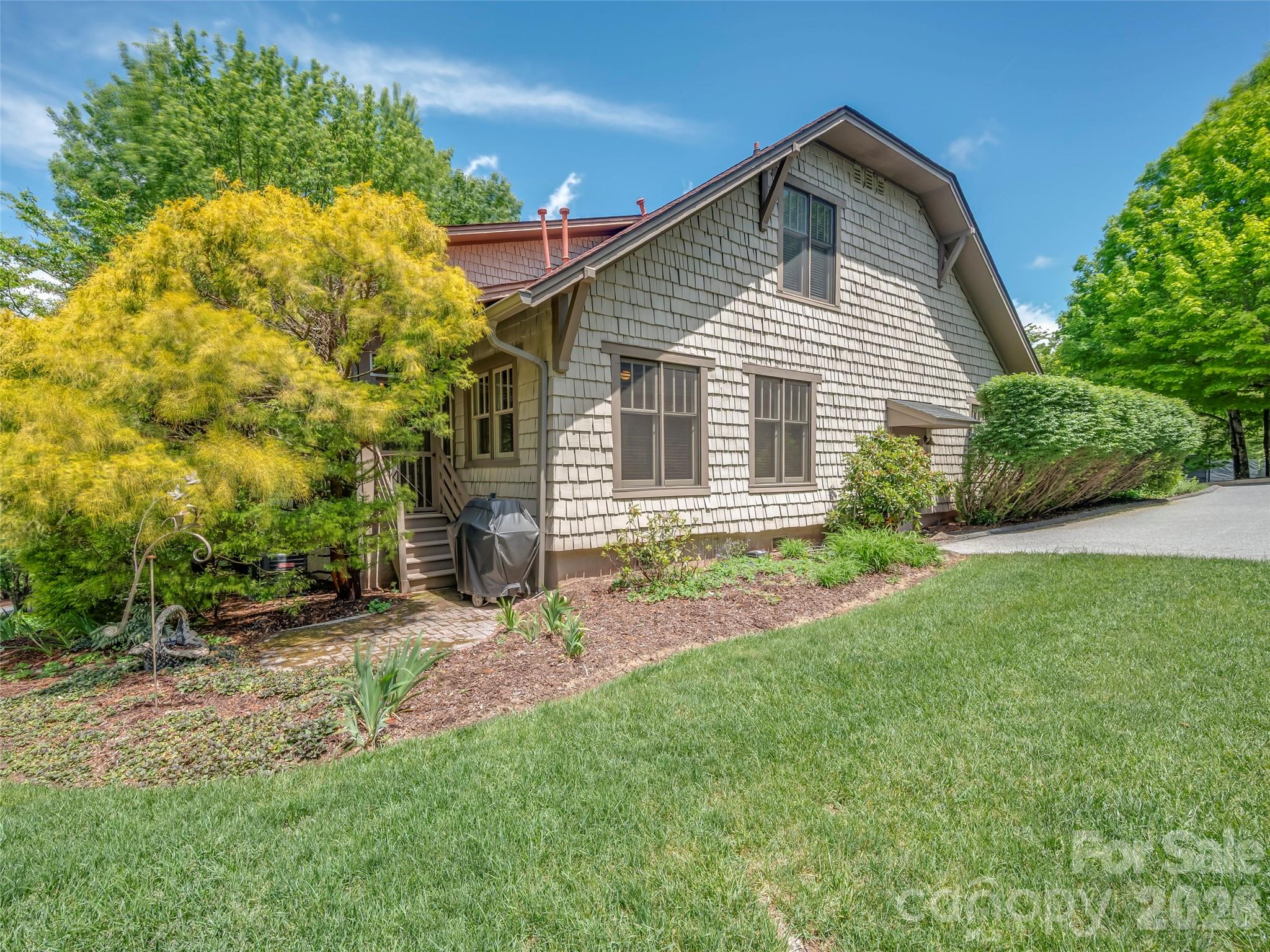 4 Lacoste Drive — Hendersonville
