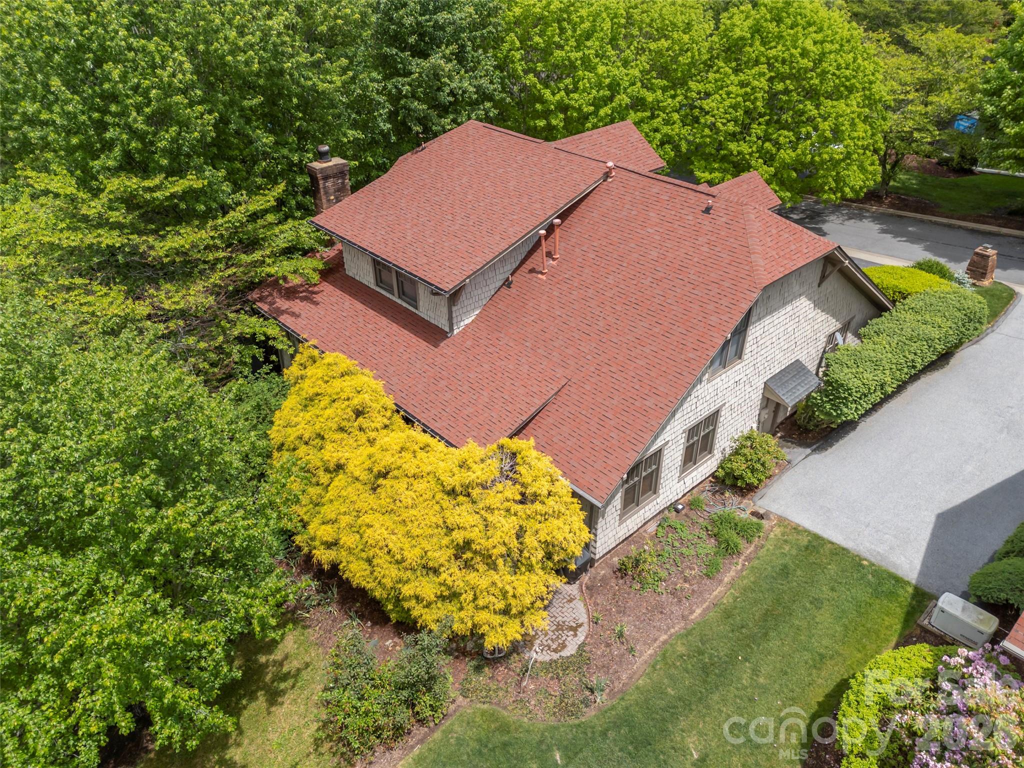 4 Lacoste Drive — Hendersonville