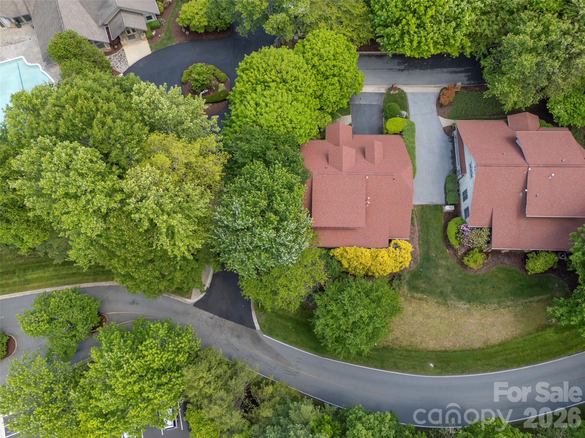 4 Lacoste Drive — Hendersonville