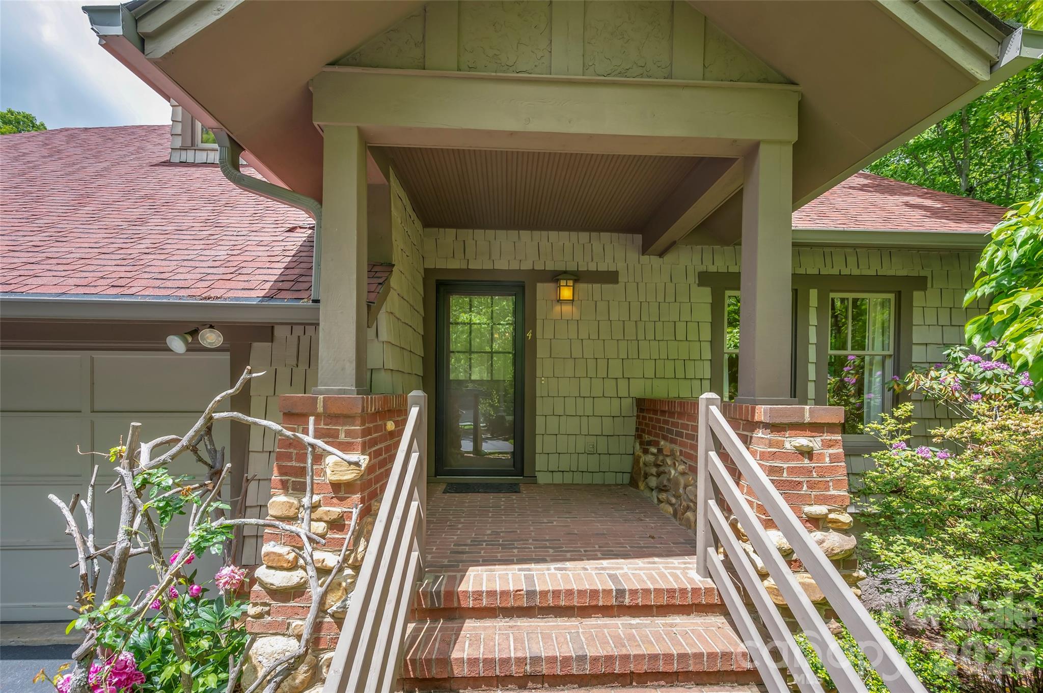 4 Lacoste Drive — Hendersonville