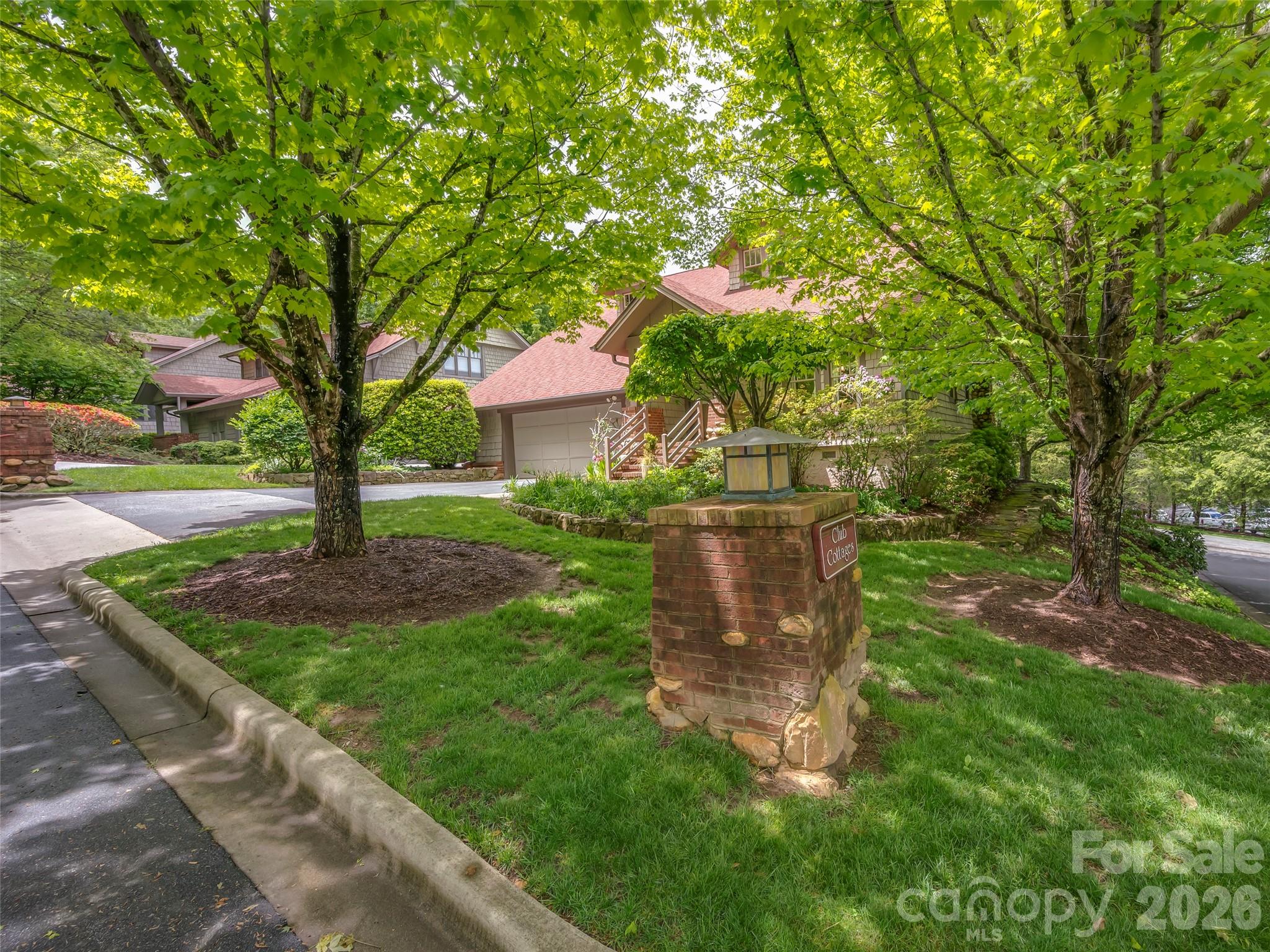 4 Lacoste Drive — Hendersonville