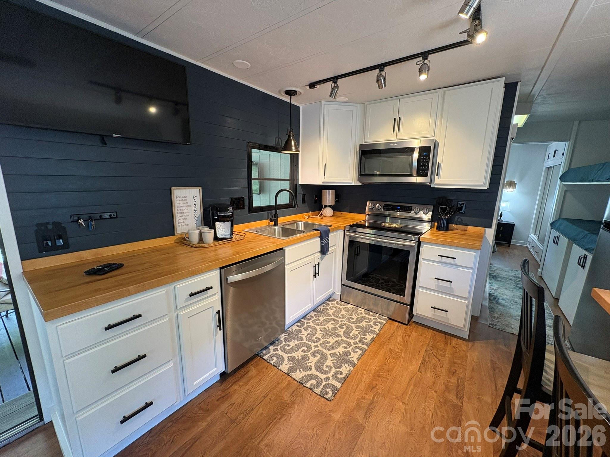 232 Trillium Road — Newland