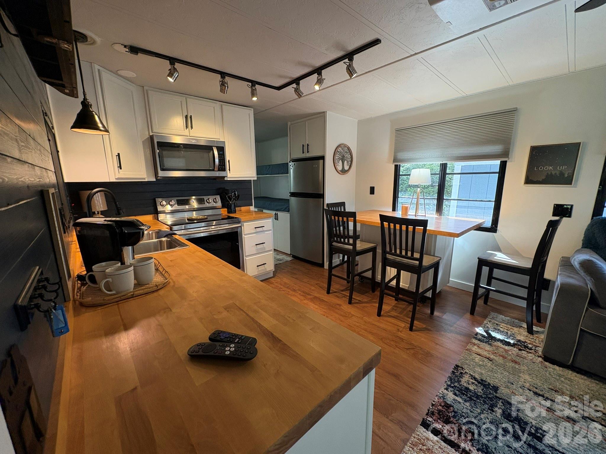 232 Trillium Road — Newland