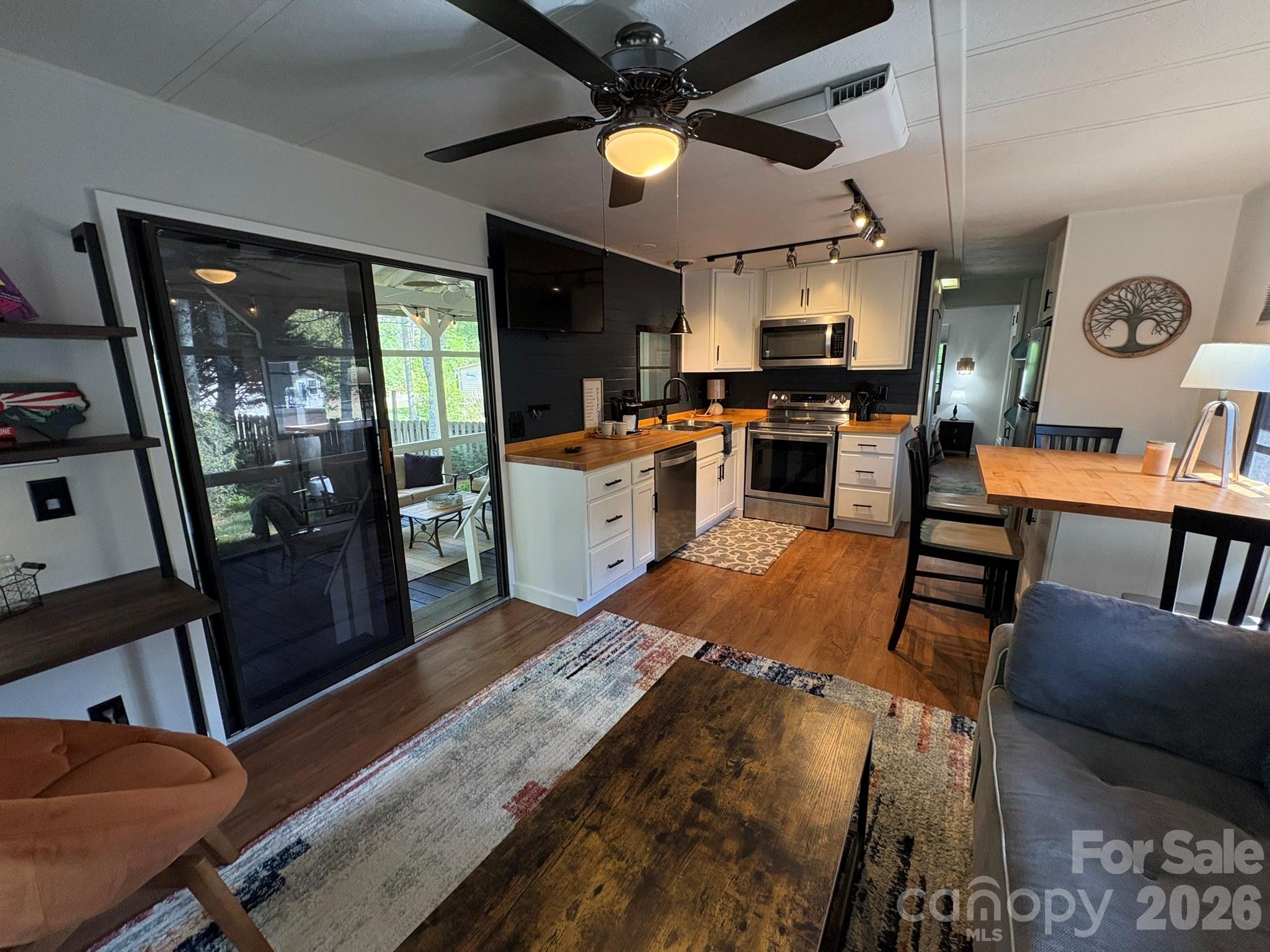 232 Trillium Road — Newland