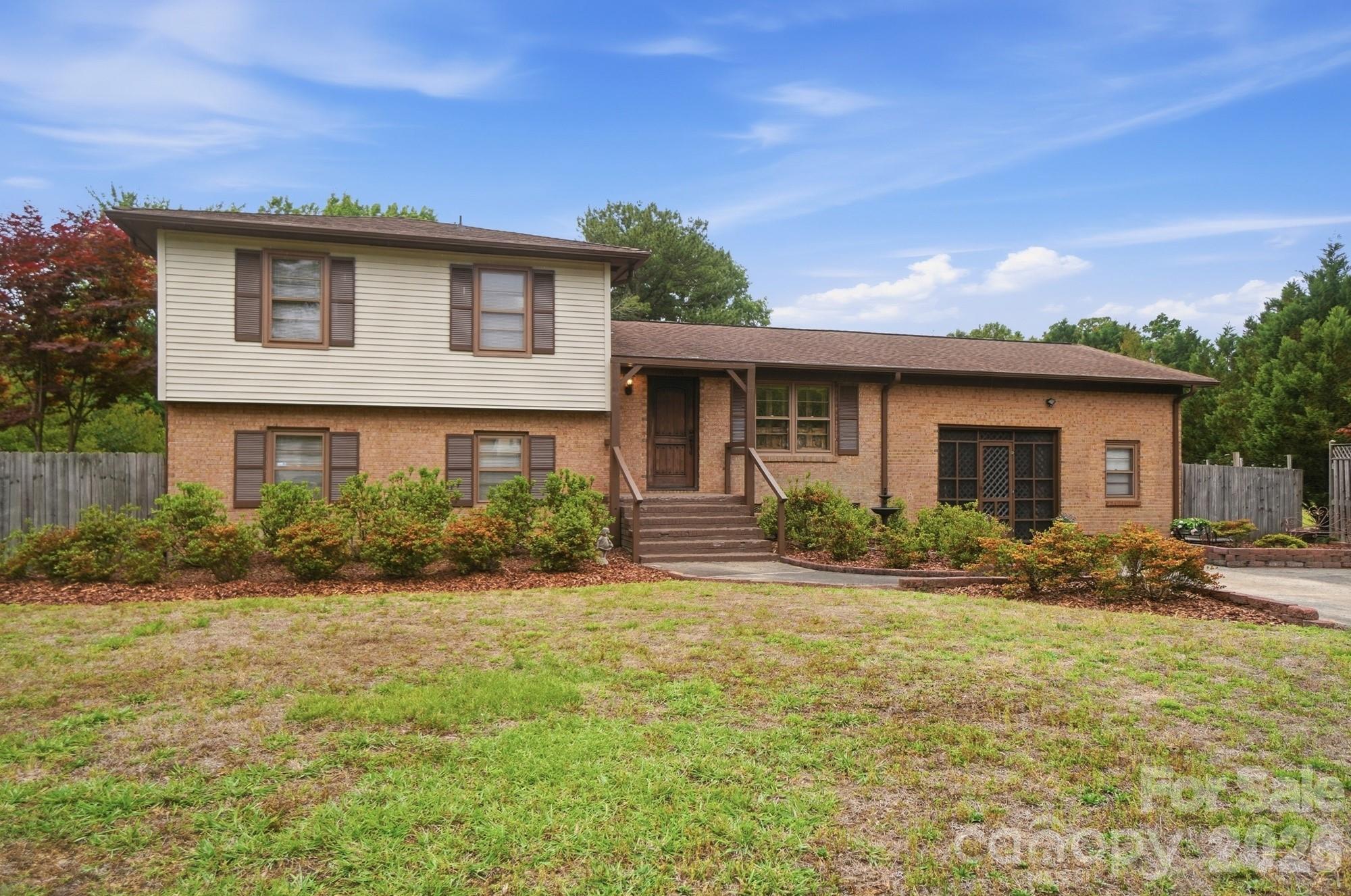 12006 Swanee Lane — Charlotte