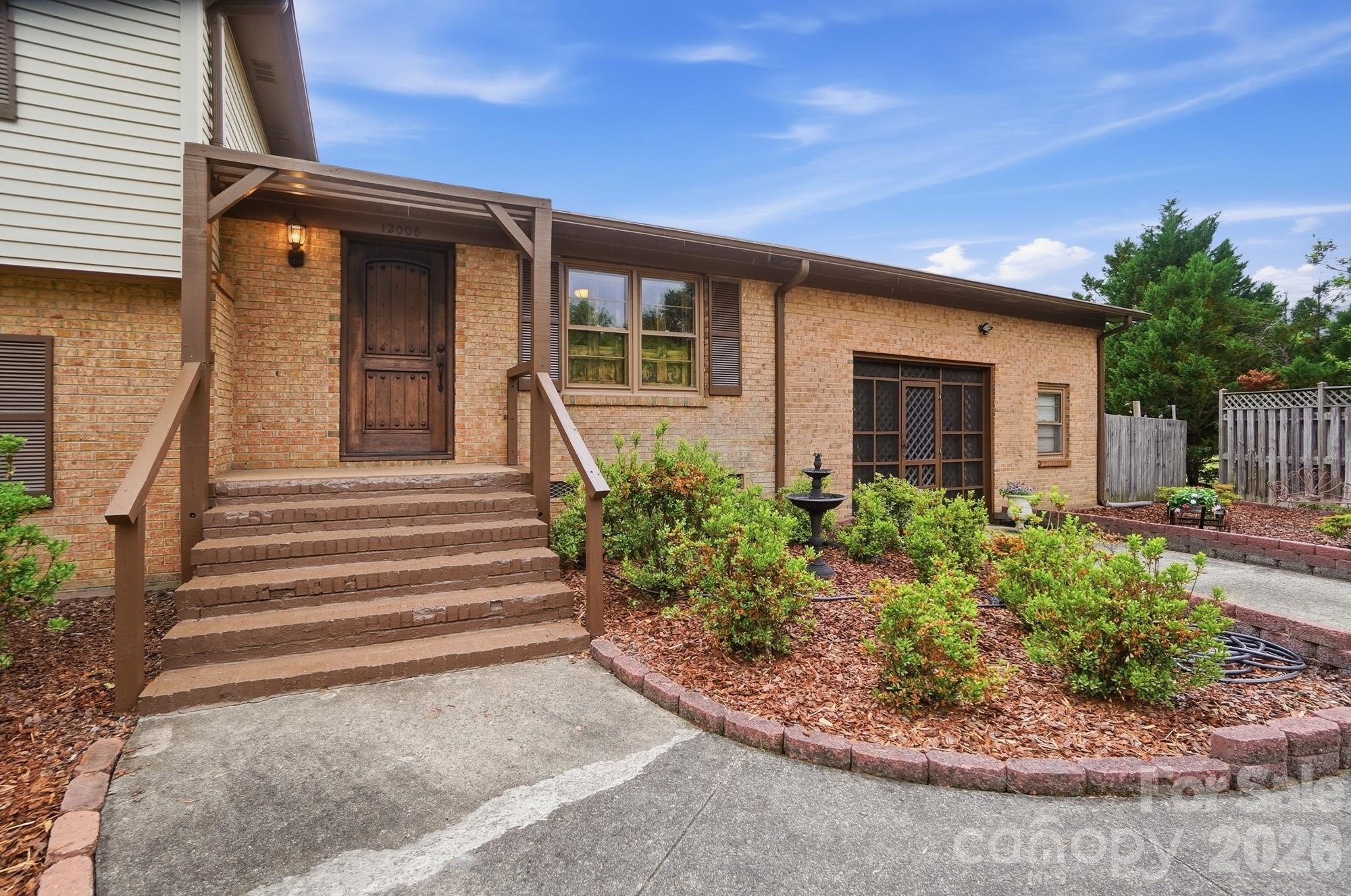 12006 Swanee Lane — Charlotte