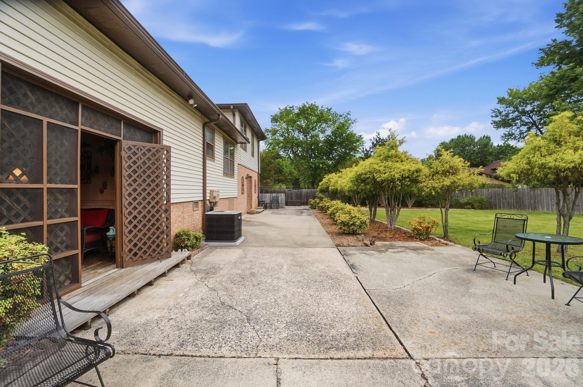 12006 Swanee Lane — Charlotte