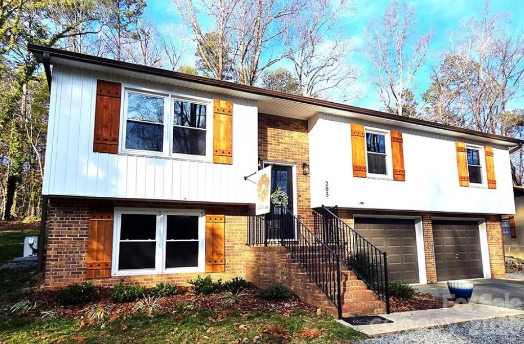 205 Redding Road — Stanley