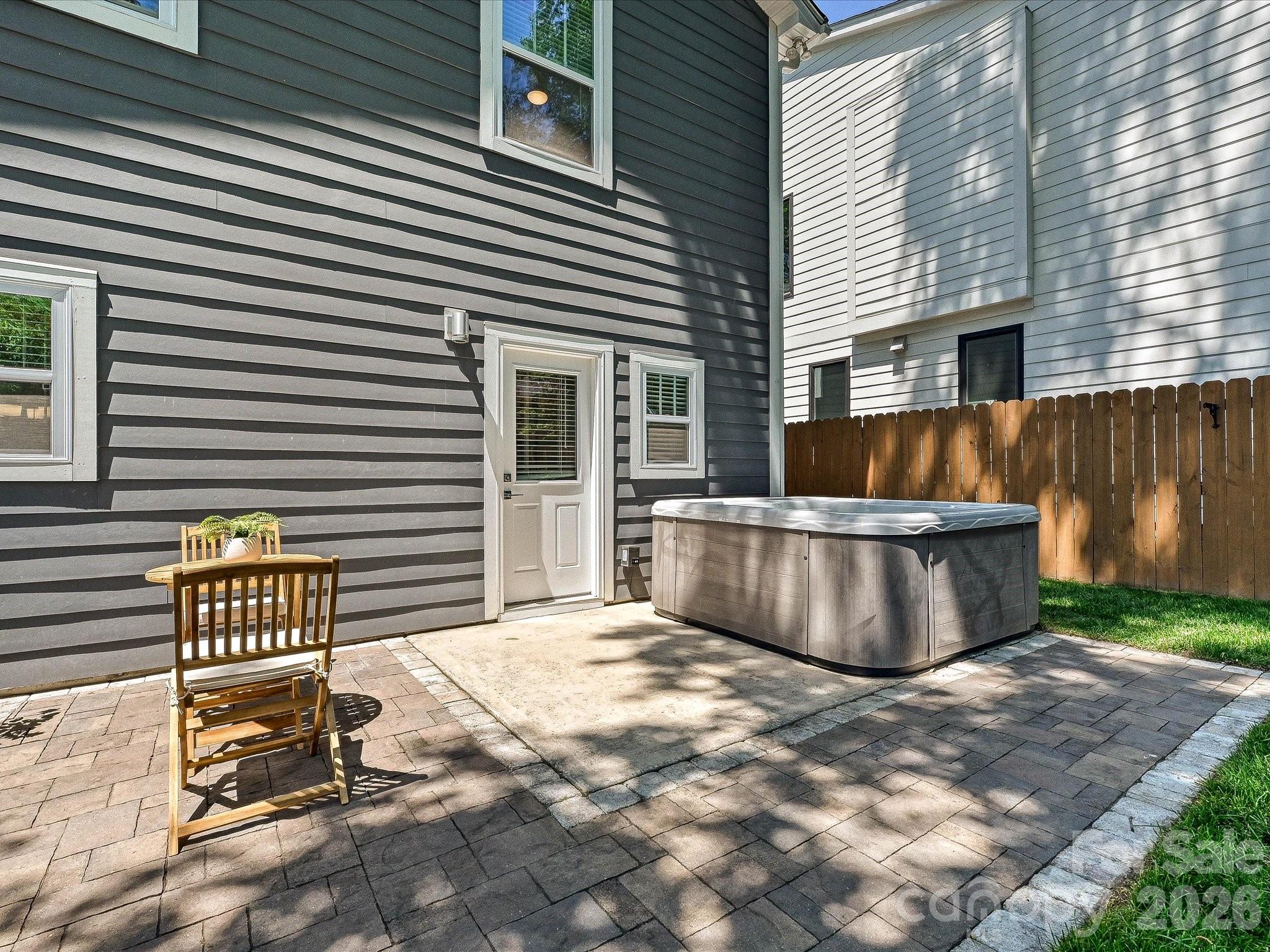 1216 Lomax Avenue — Charlotte