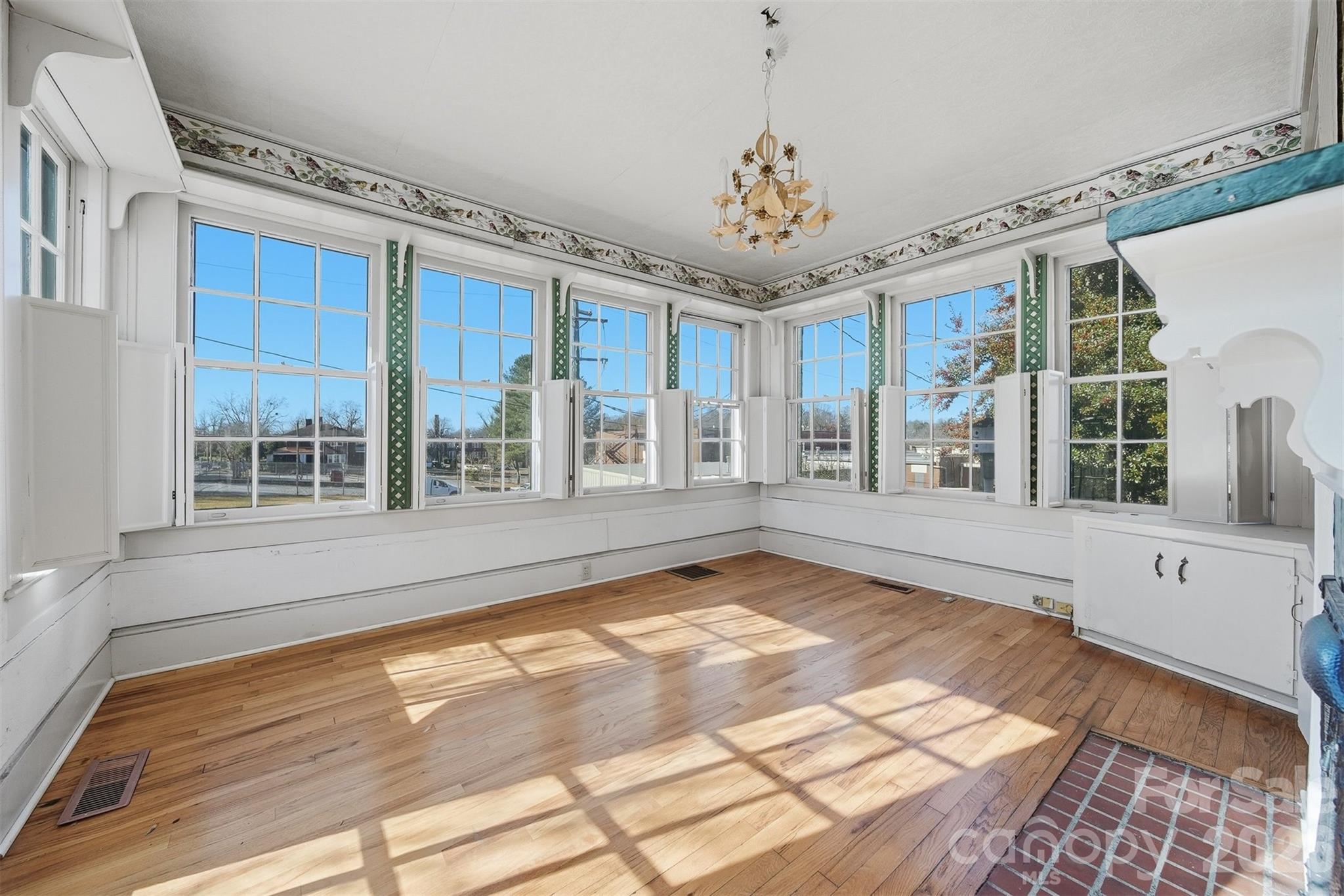 1010 College Avenue SW — Lenoir