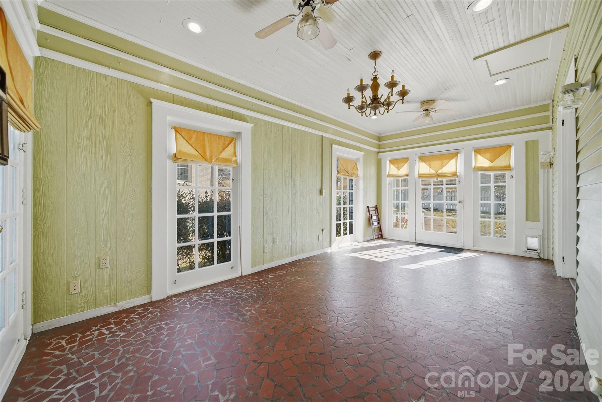 1010 College Avenue SW — Lenoir