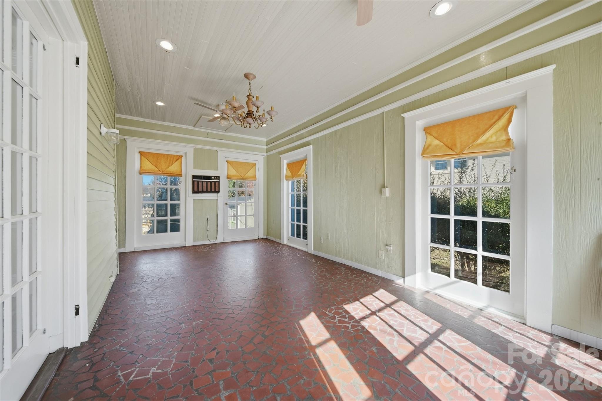 1010 College Avenue SW — Lenoir